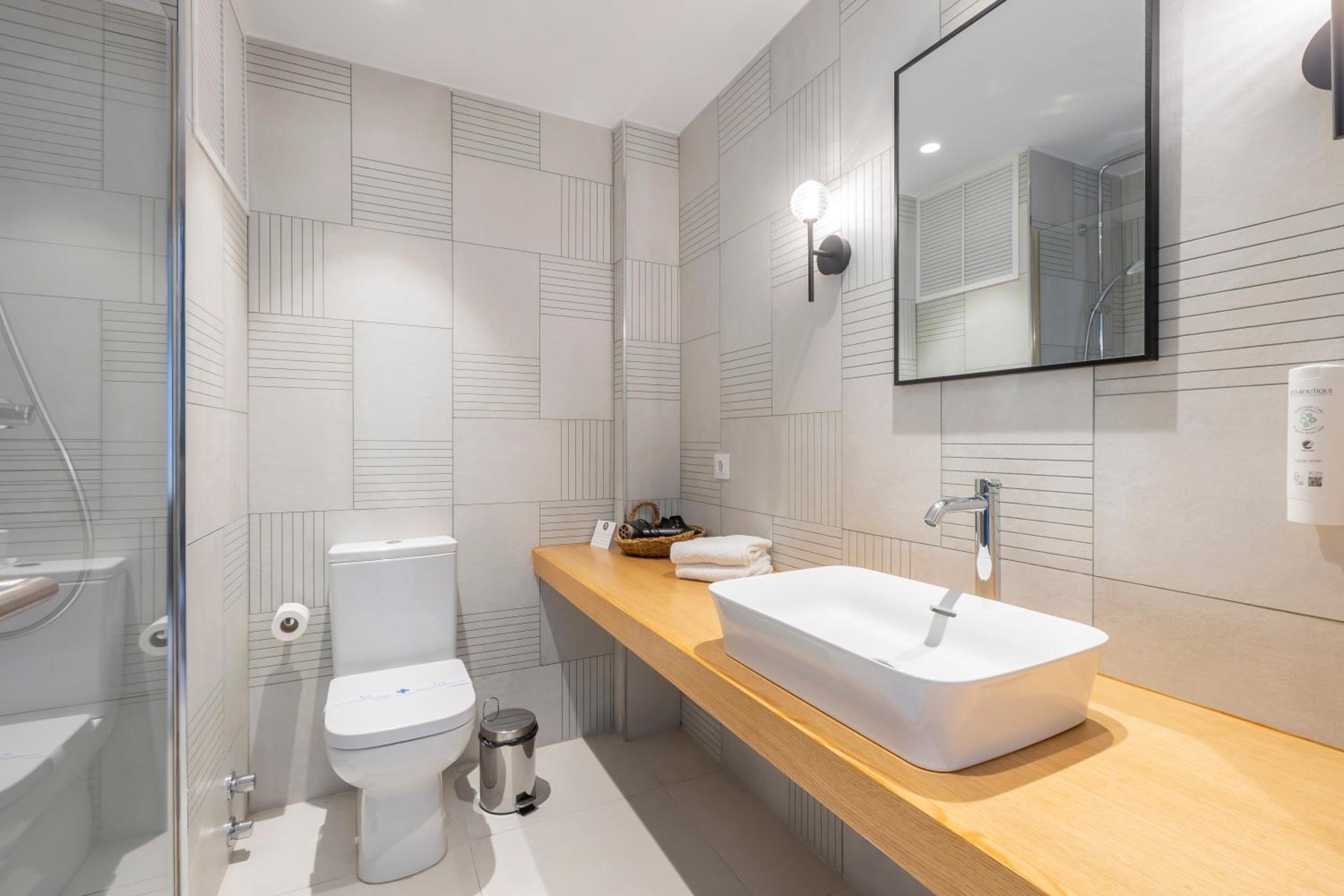 Triple Room (2 Adults + 1 Child) photo 3