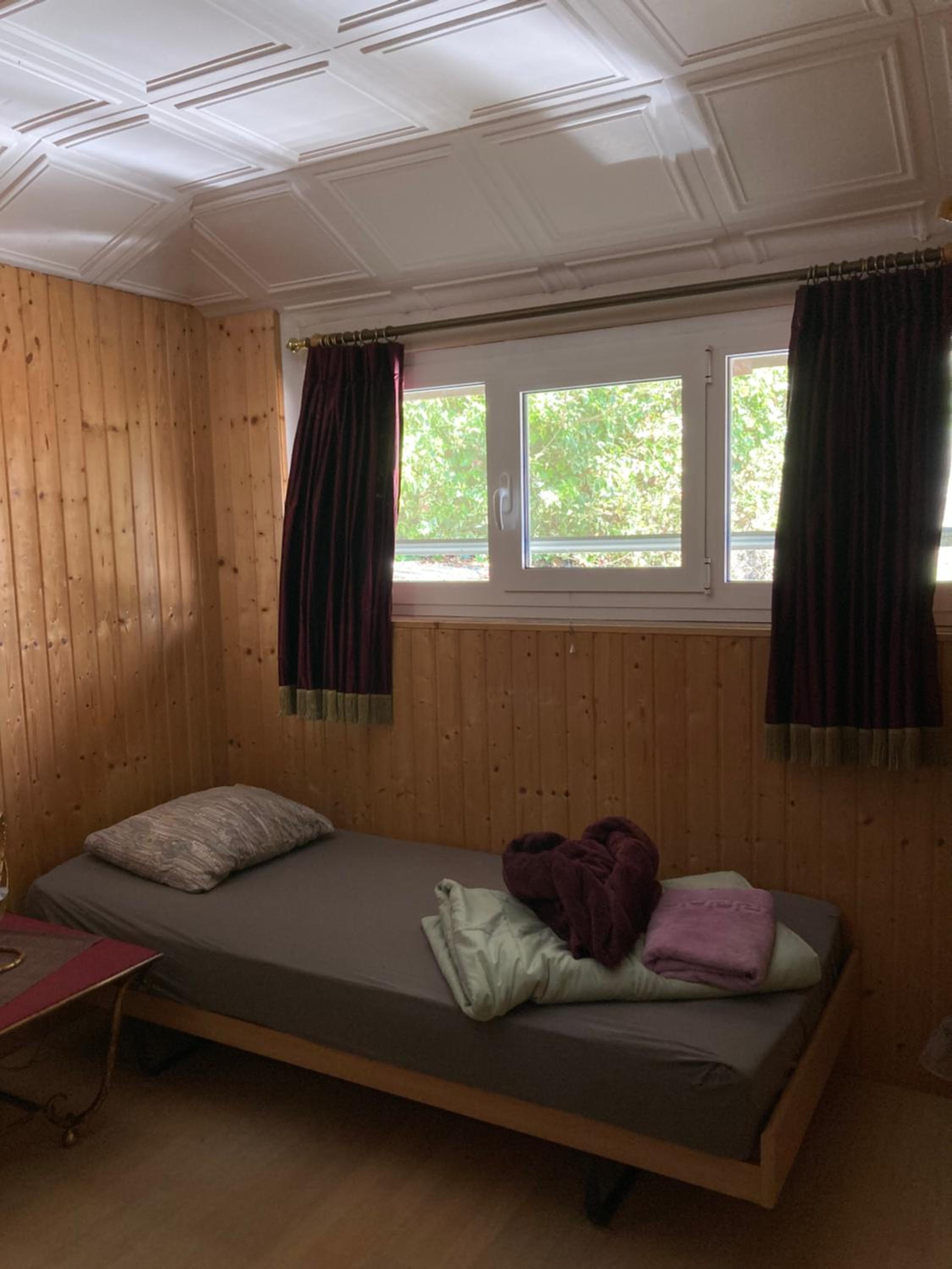 Basic Single Room With Shared Bathroom photo 1