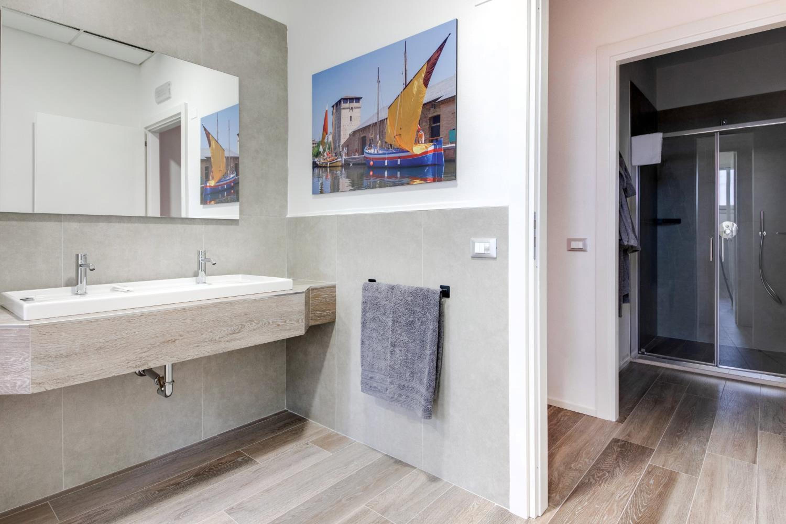 Two Bedroom Deluxe Apartment with Garden photo 2