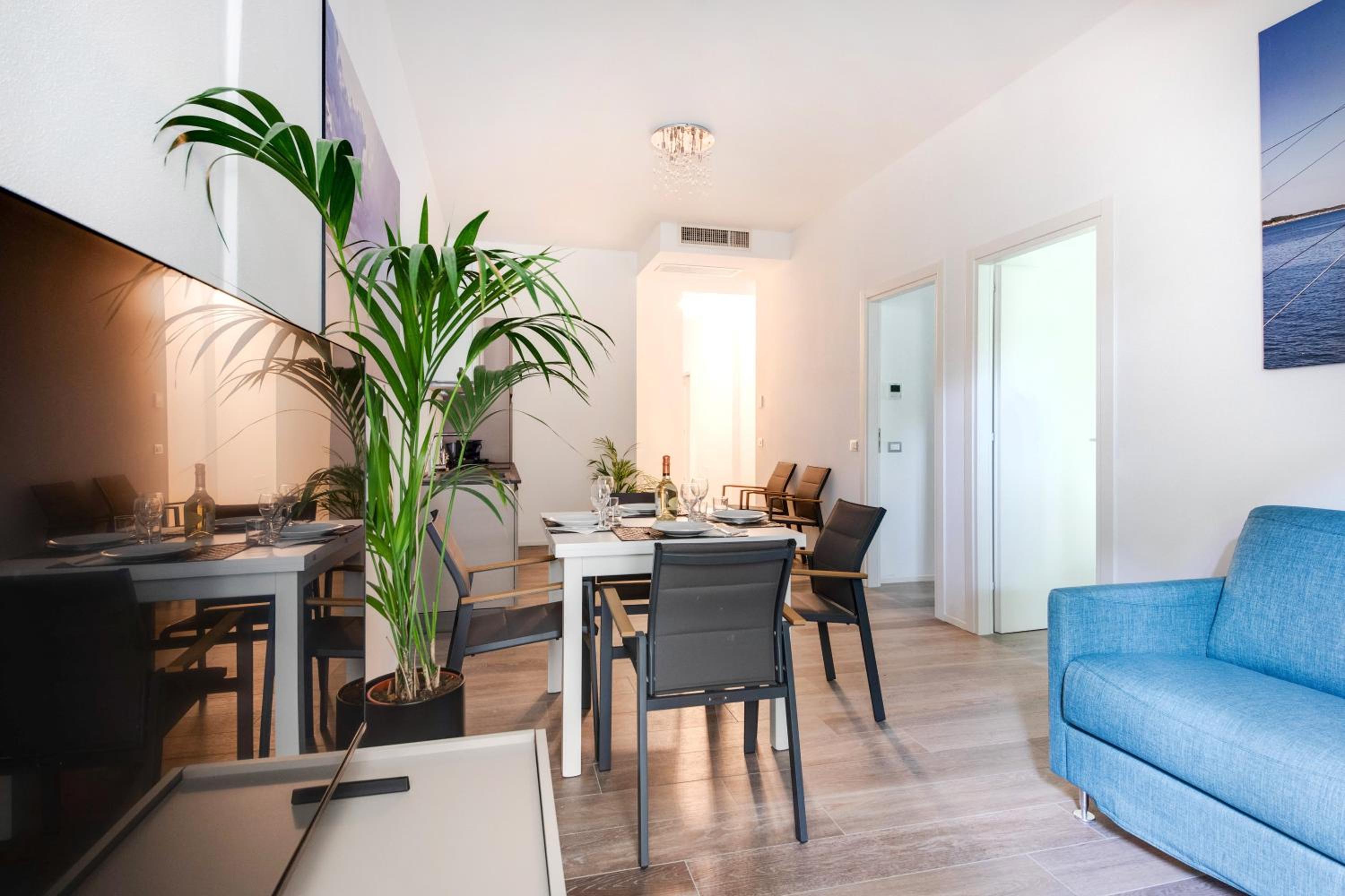 Two Bedroom Deluxe Apartment with Garden photo 1