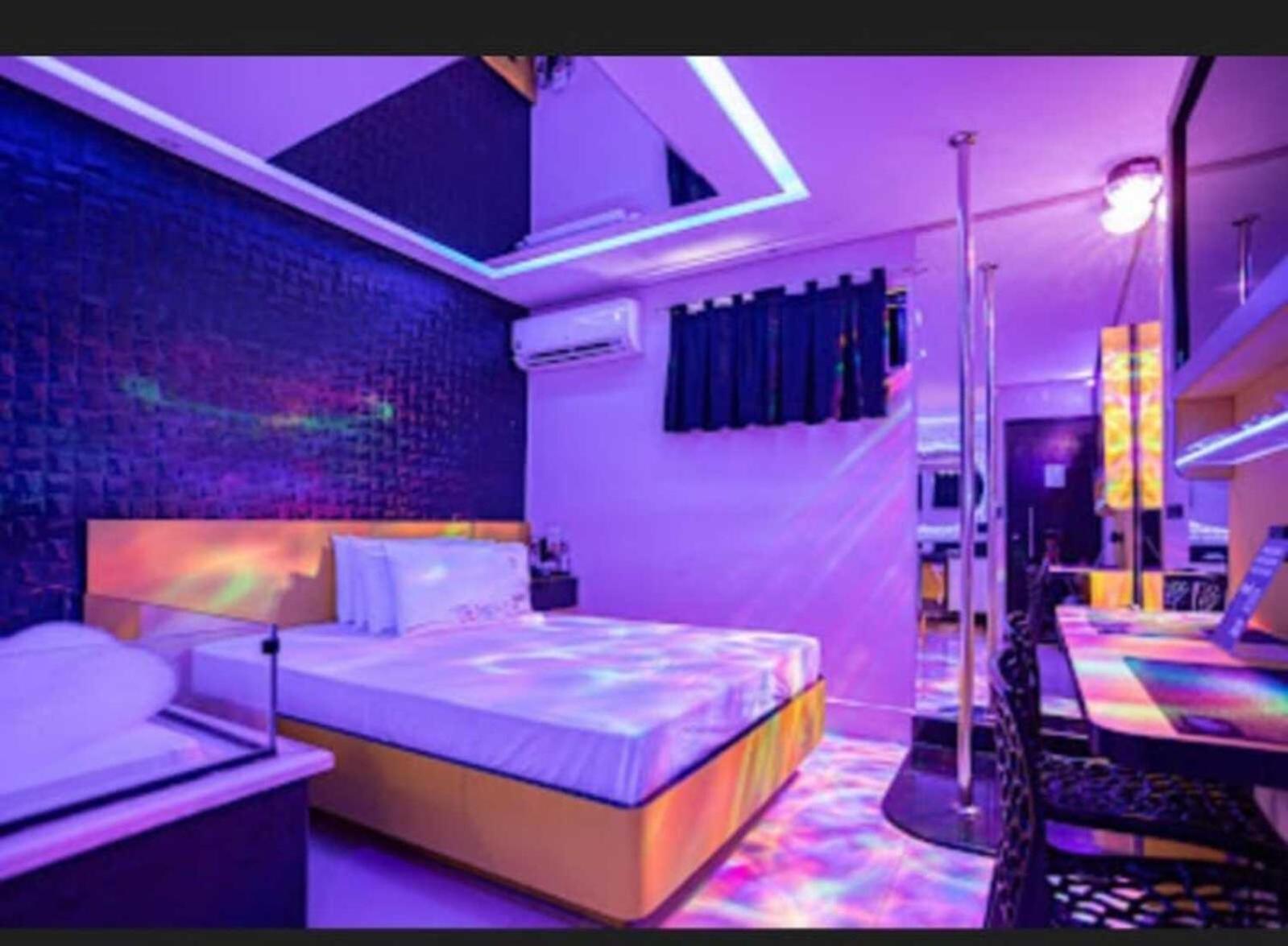 Deluxe Suite with Spa Bath