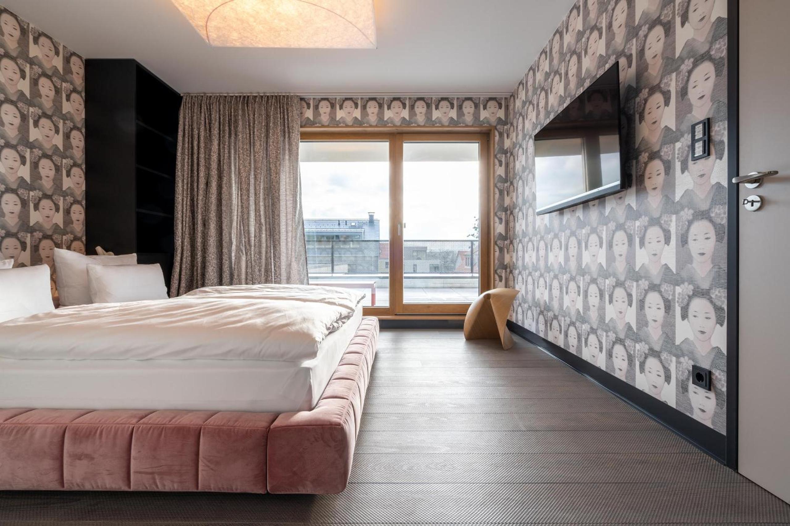 Suite Big in Japan - Photo 9