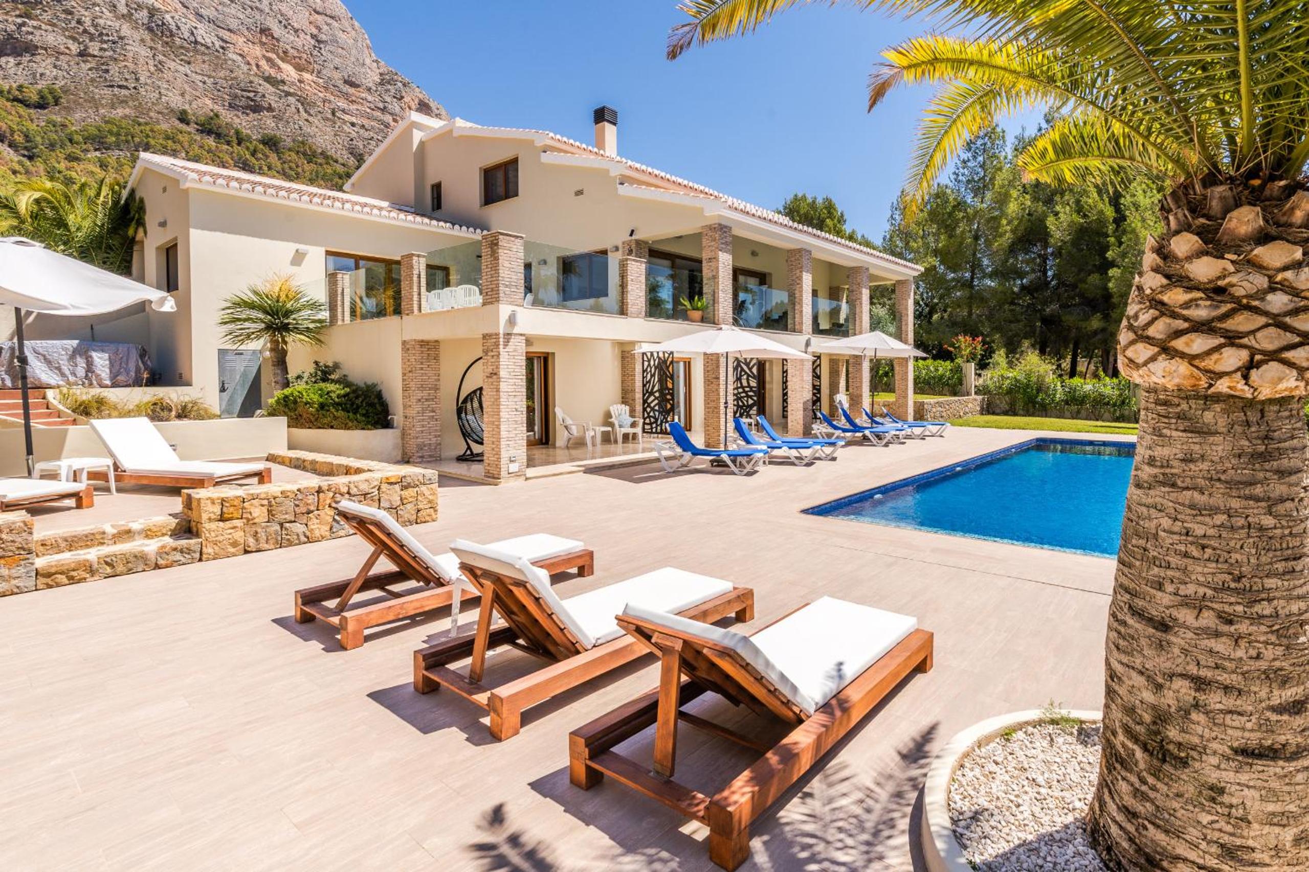 Deluxe Villa photo 2