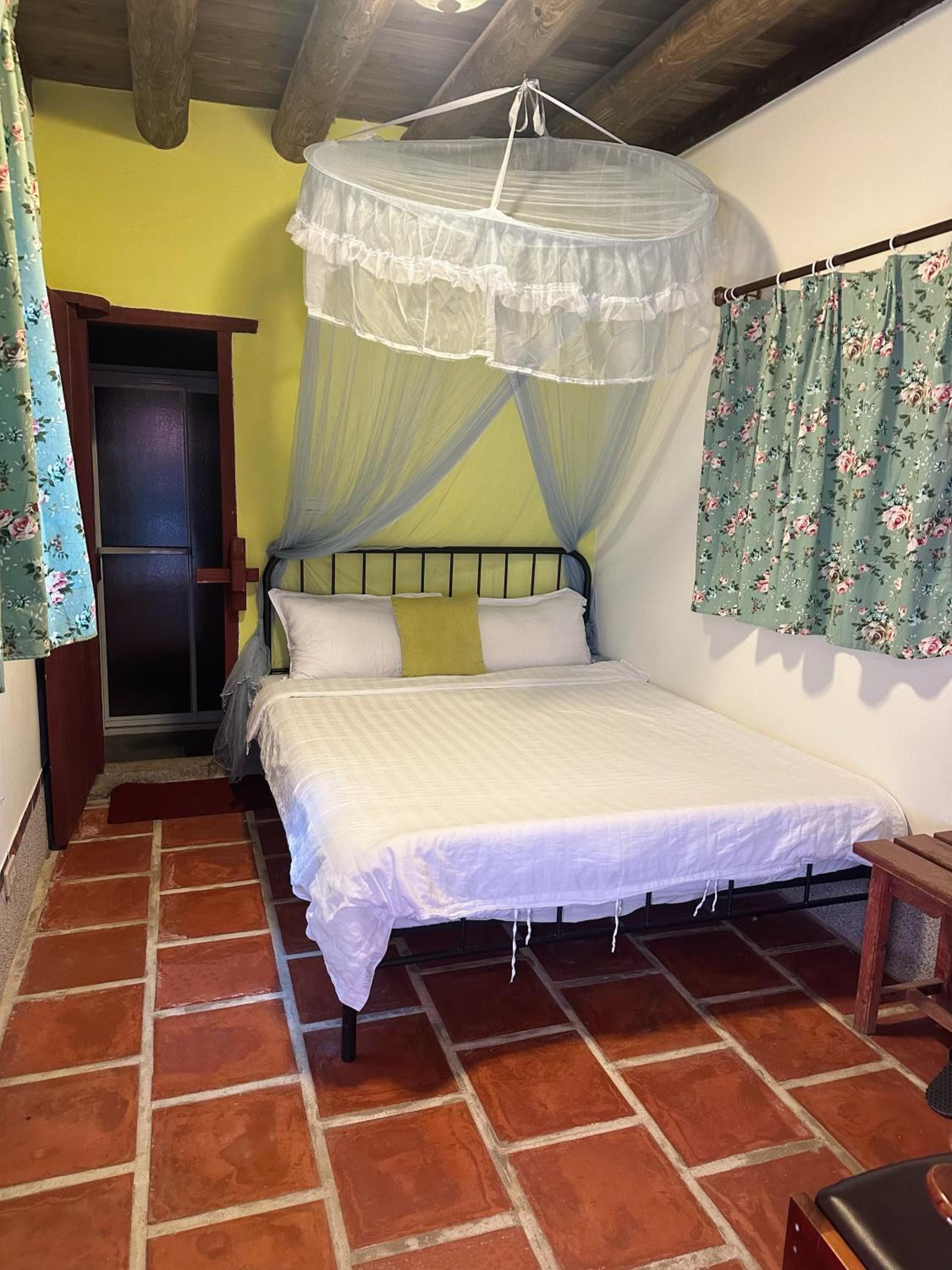 Quadruple Room with Private Bathroom photo 3