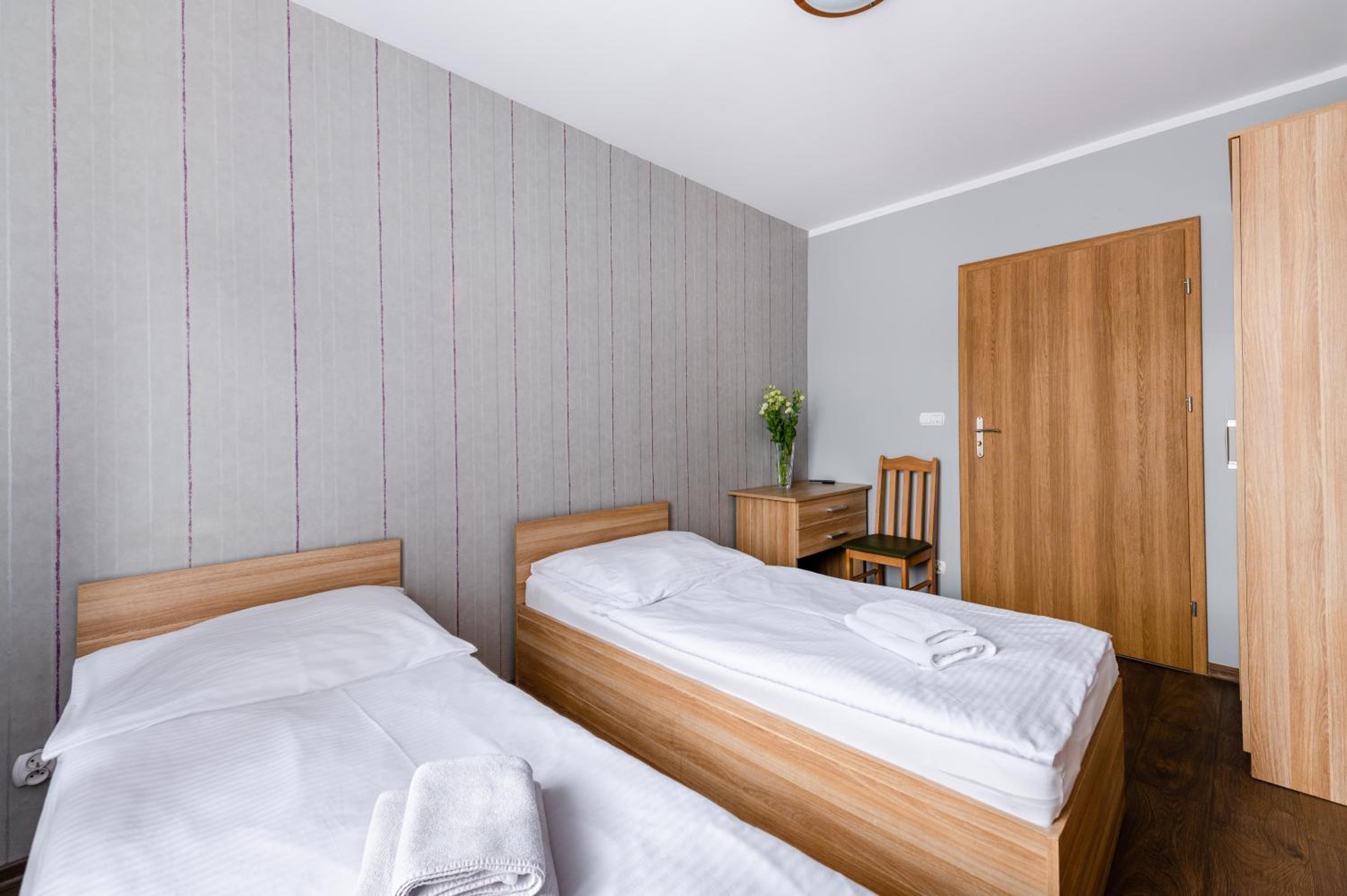 Twin Room - Photo 3