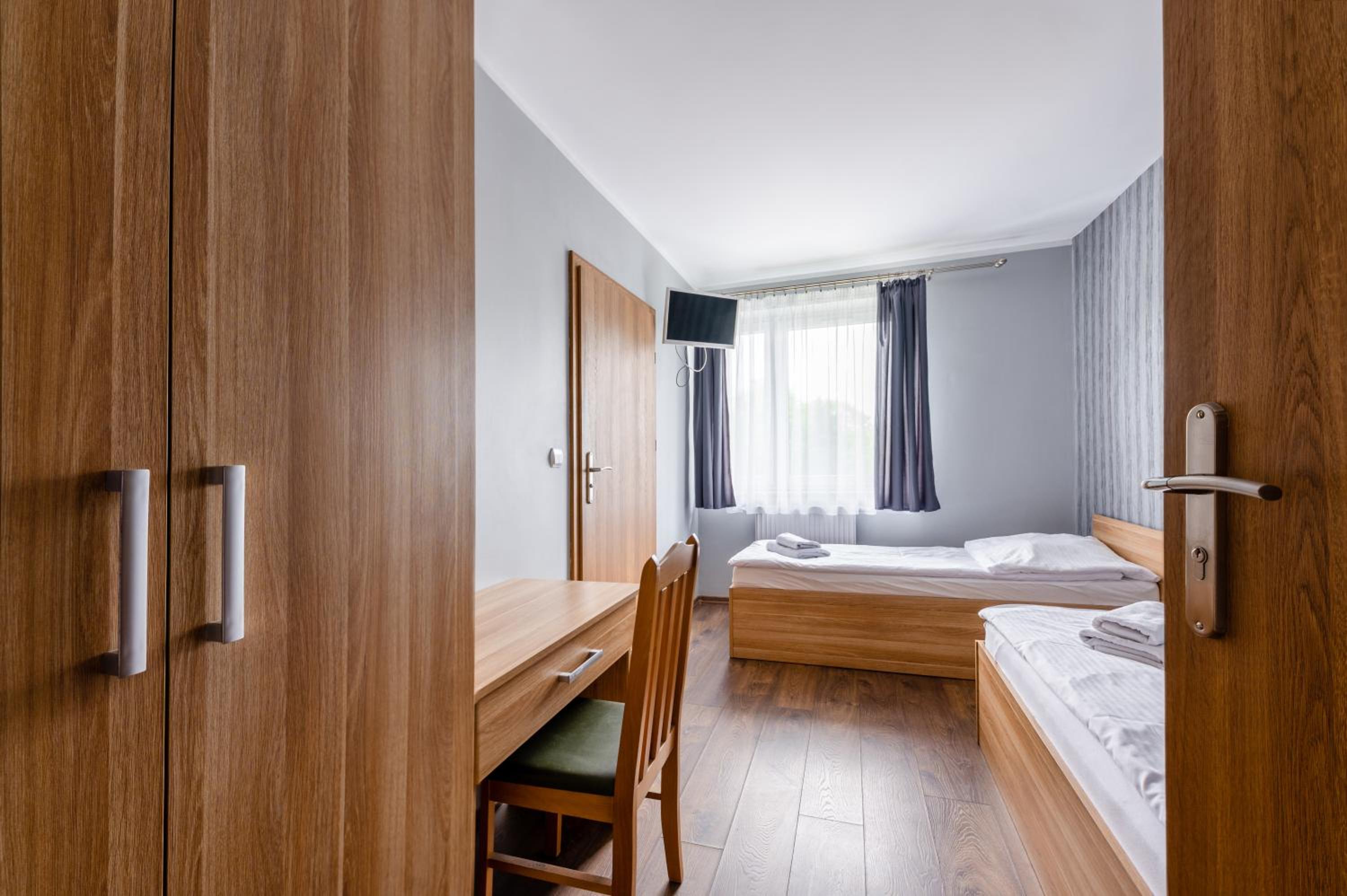 Twin Room - Photo 6