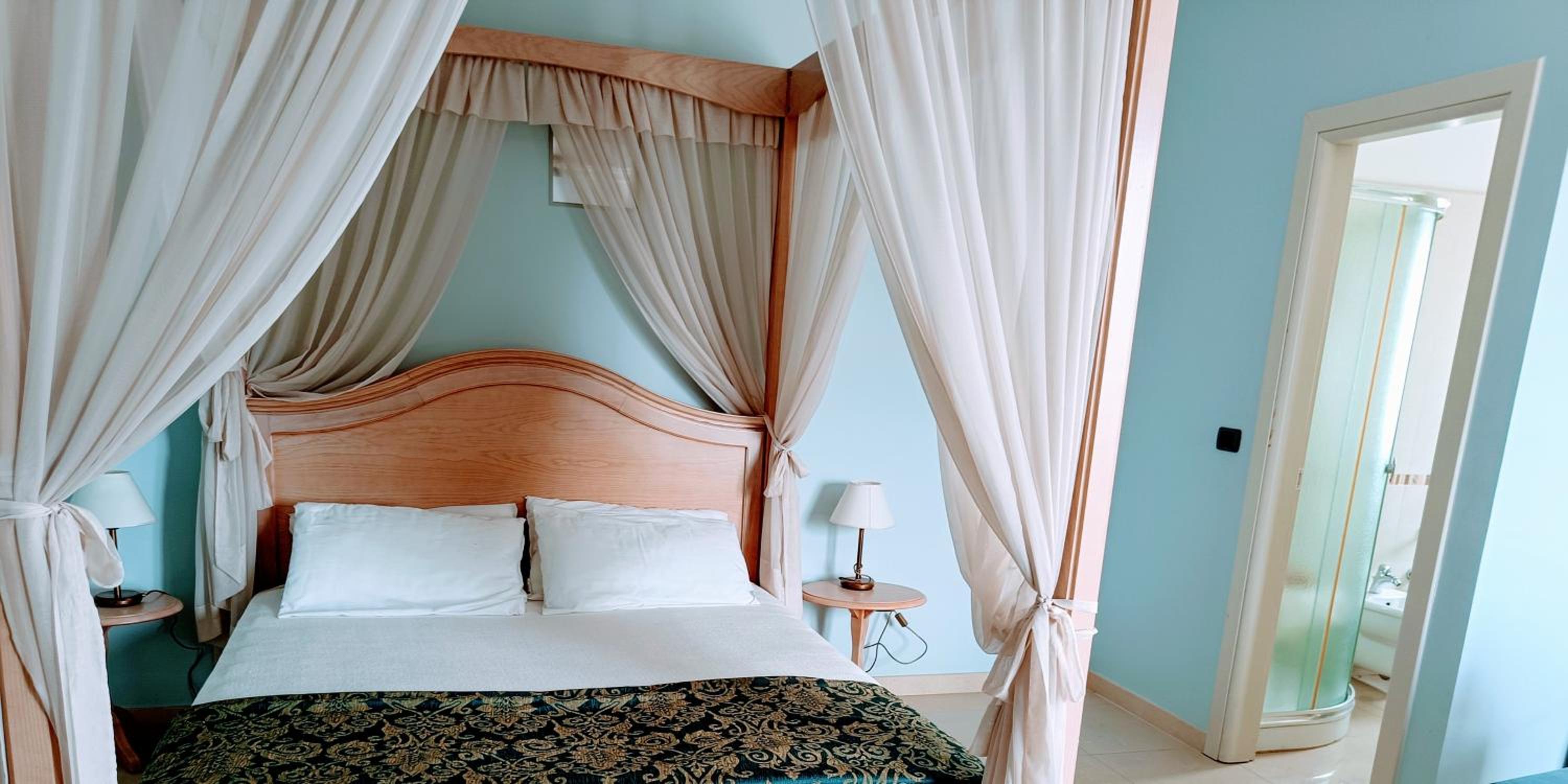 Suite with Balcony - Photo 5