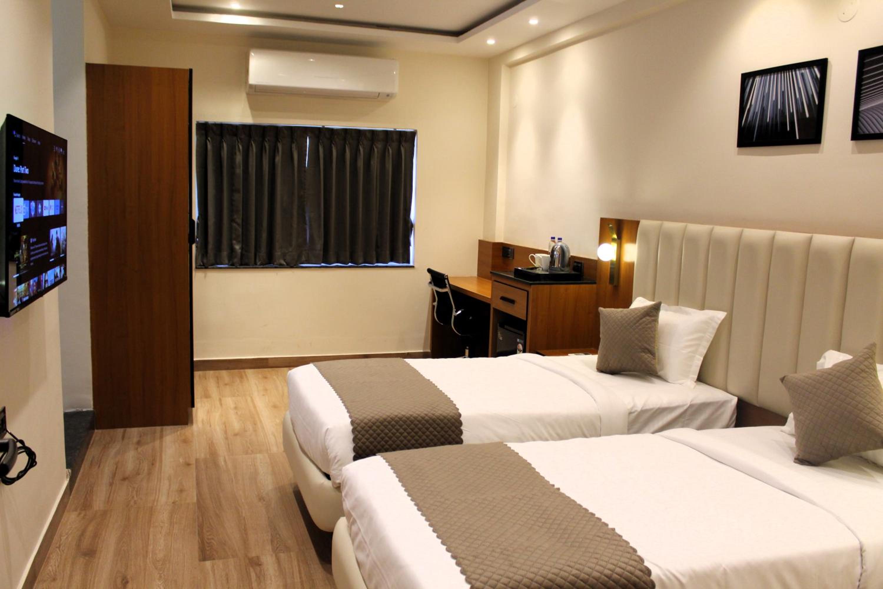 Standard Twin Room - Photo 3
