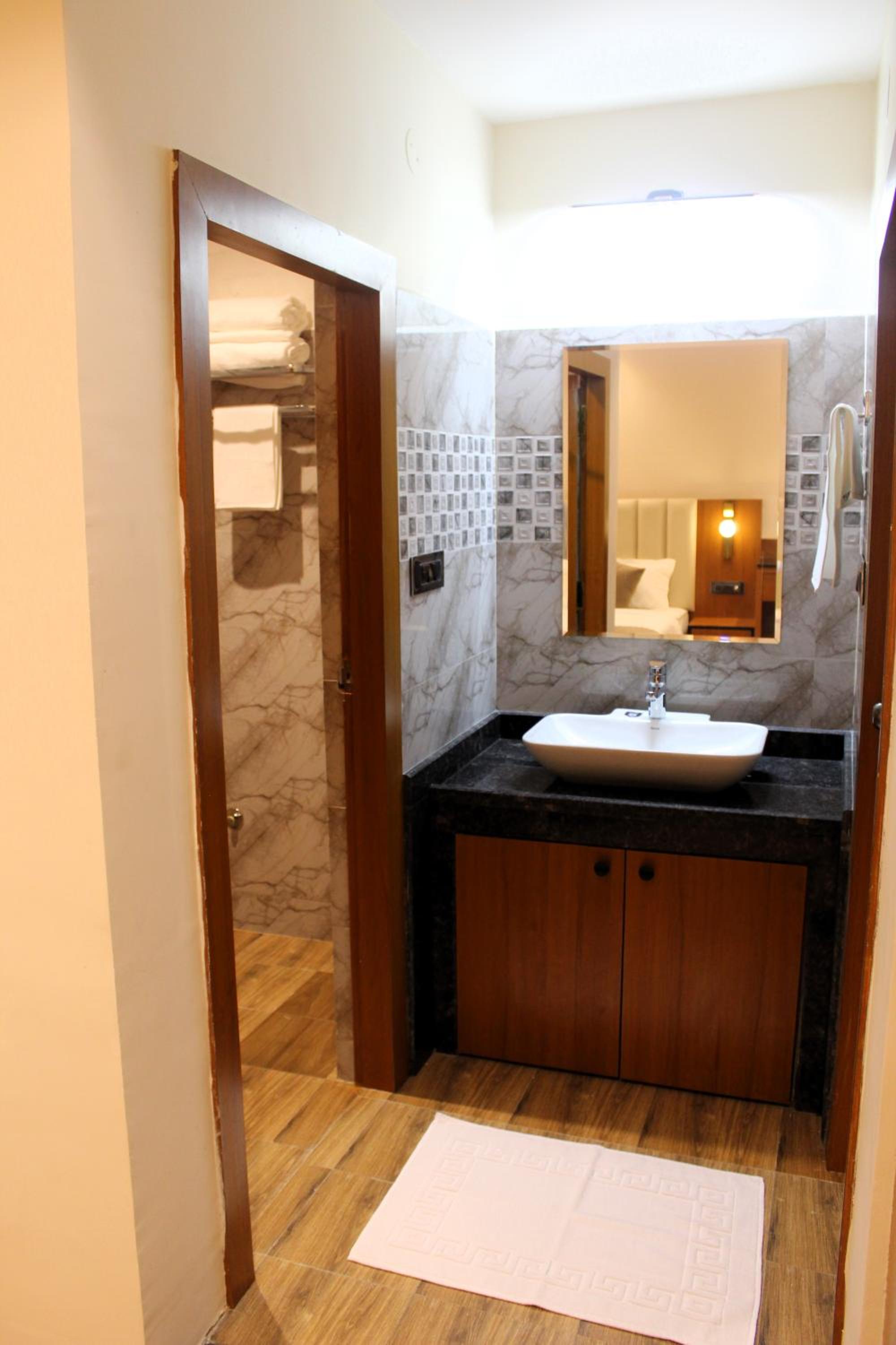 Standard Twin Room - Photo 2