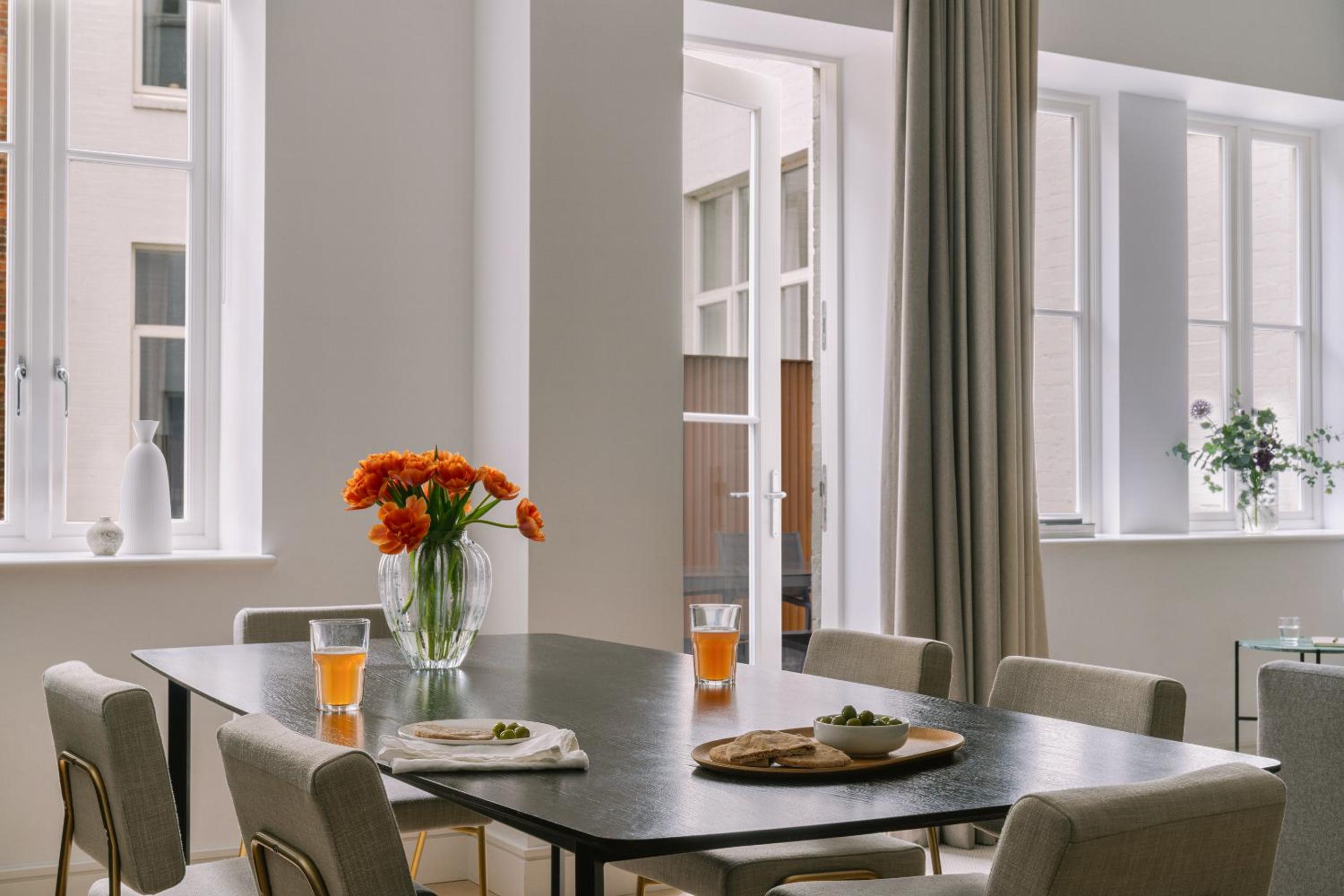 Three-Bedroom Apartment With Balcony photo 2
