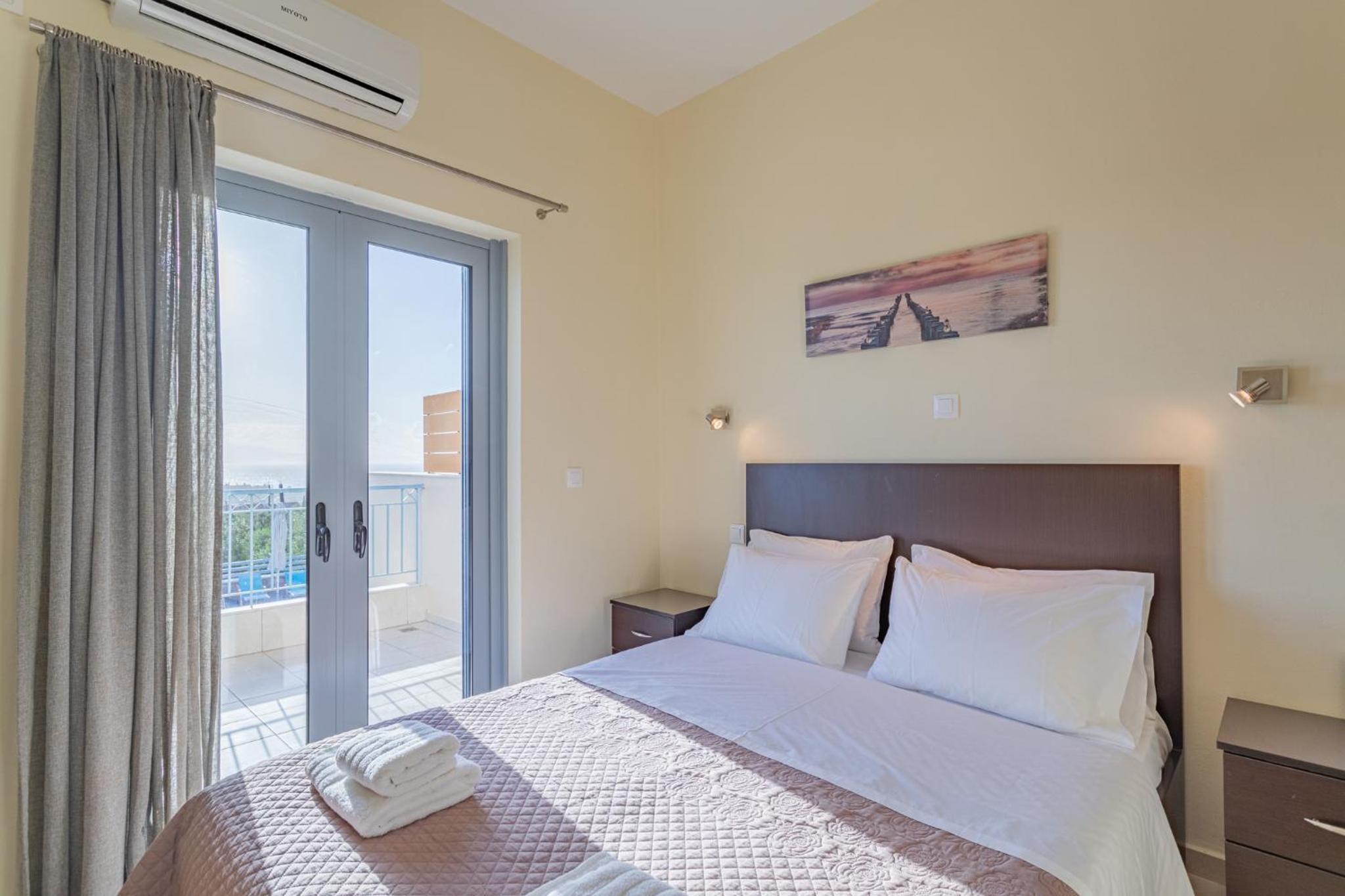One-Bedroom Apartment with Sea View and Terrace - Photo 4