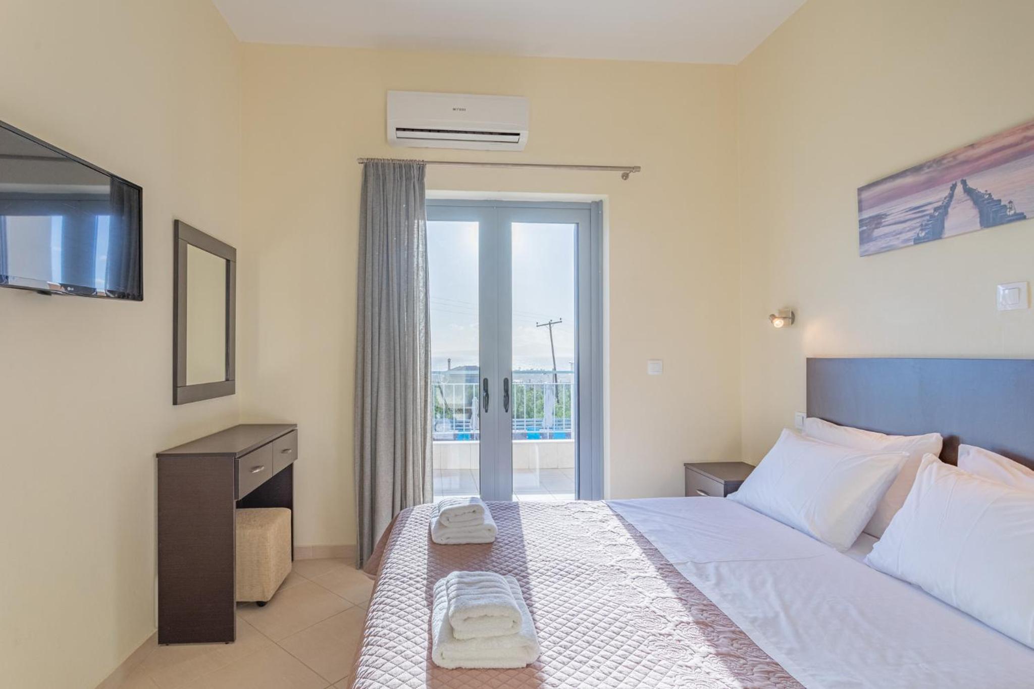 One-Bedroom Apartment with Sea View and Terrace - Photo 2