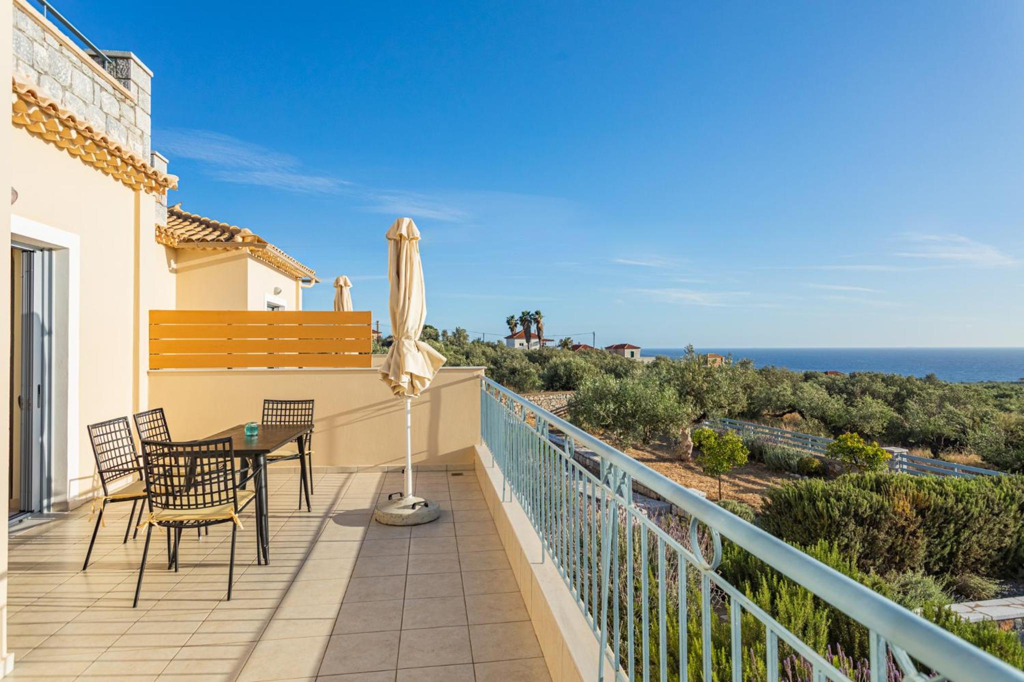 One-Bedroom Apartment with Sea View and Terrace - Photo 10