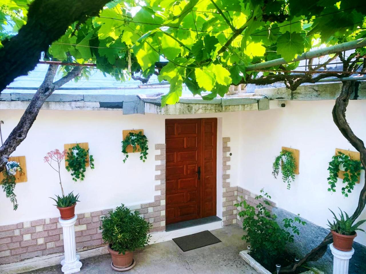 Basic Triple Room With Shared Bathroom