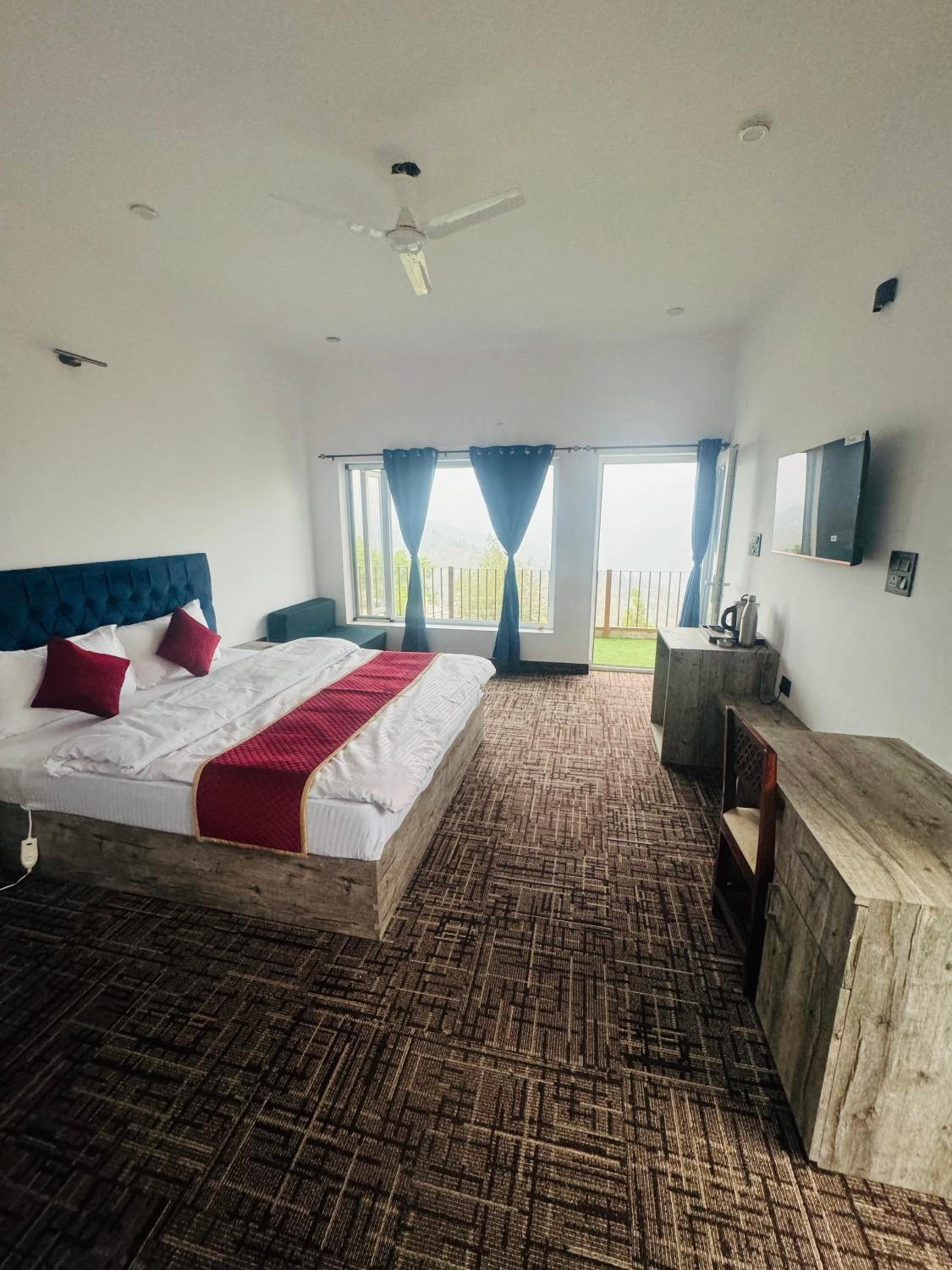 King Room with Mountain View photo 1