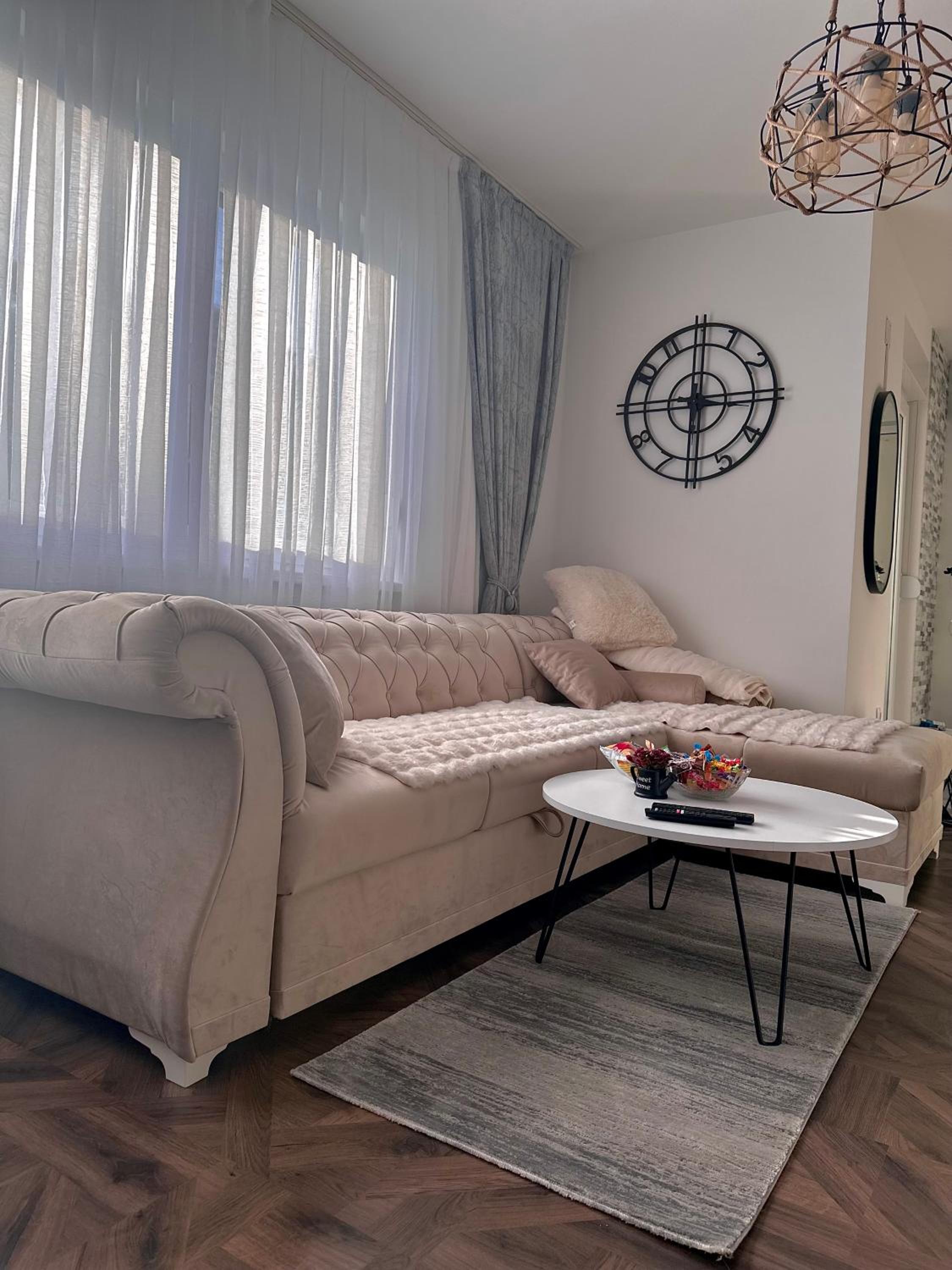 One-Bedroom Apartment photo 1