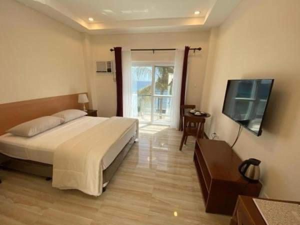 Deluxe Double Room with Balcony and Sea View