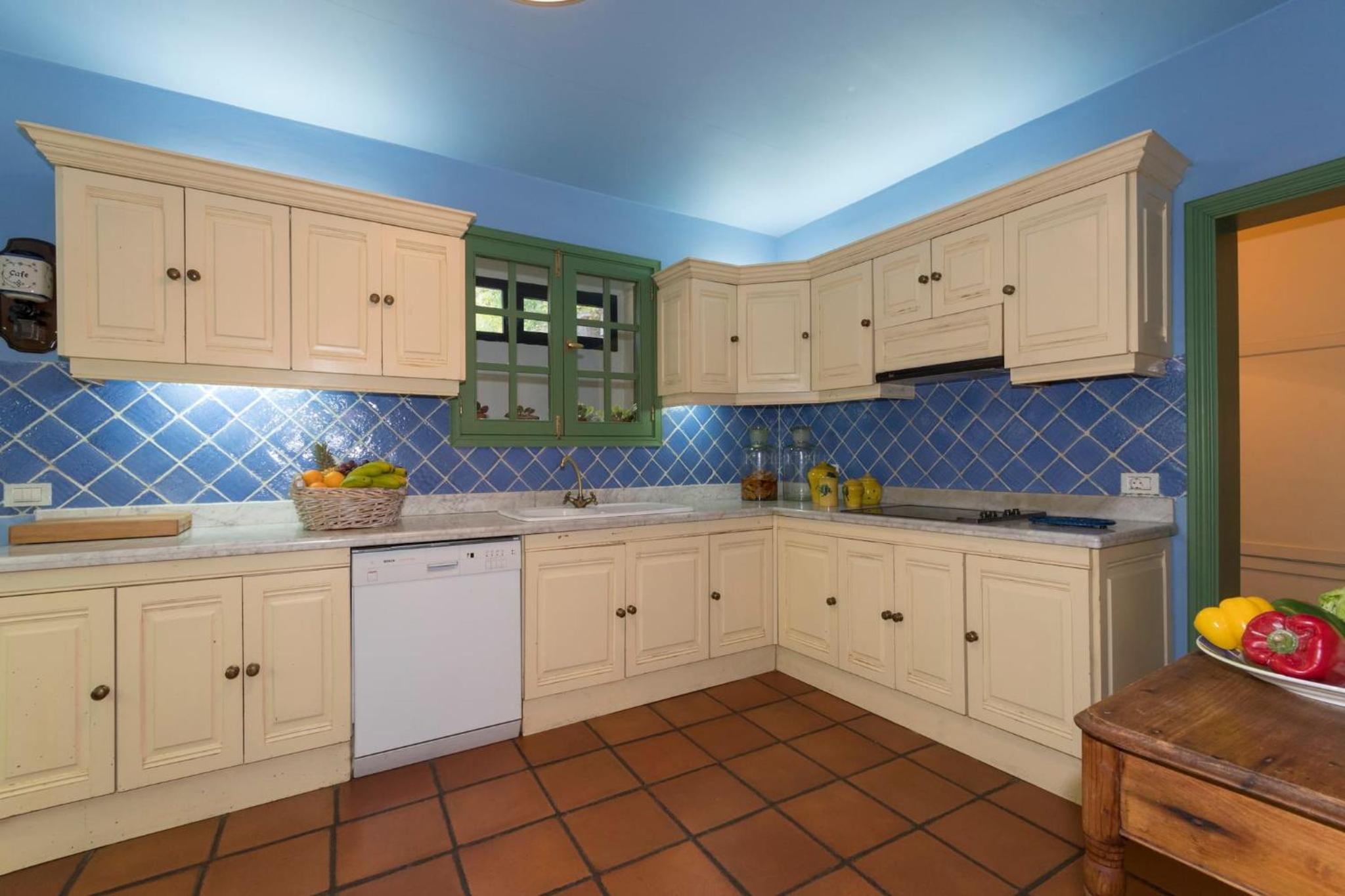 Four-Bedroom House photo 3