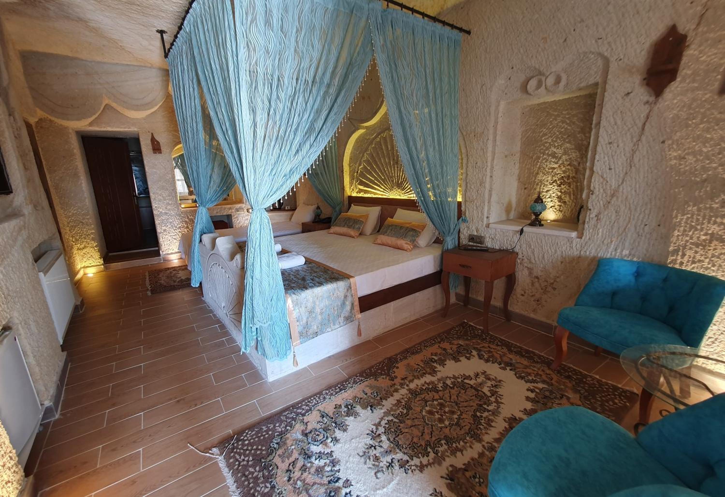 Deluxe Junior Suite - Photo 6