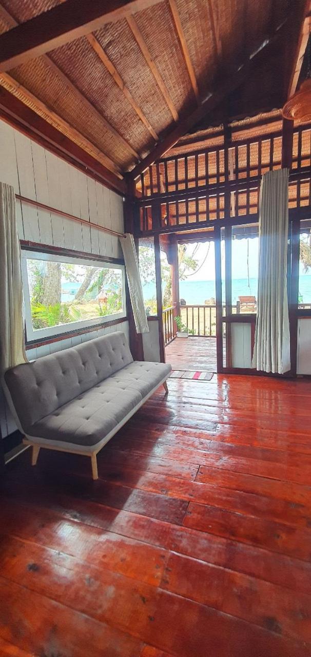Bungalow - Beach Front photo 3