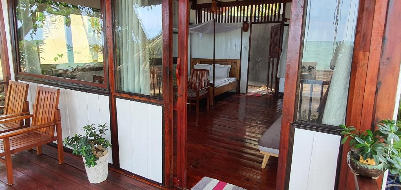 Bungalow - Beach Front photo 2