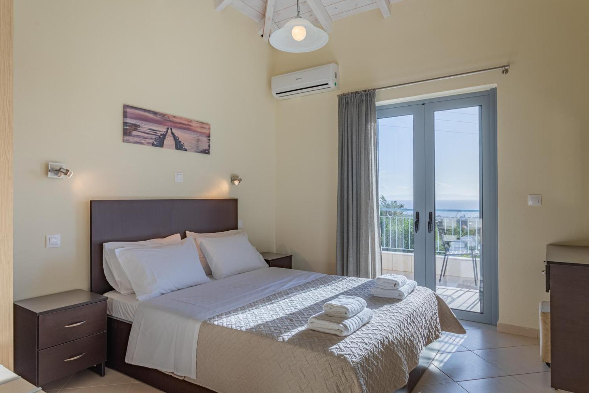 One-Bedroom Apartment with Balcony and Sea View - Photo 1