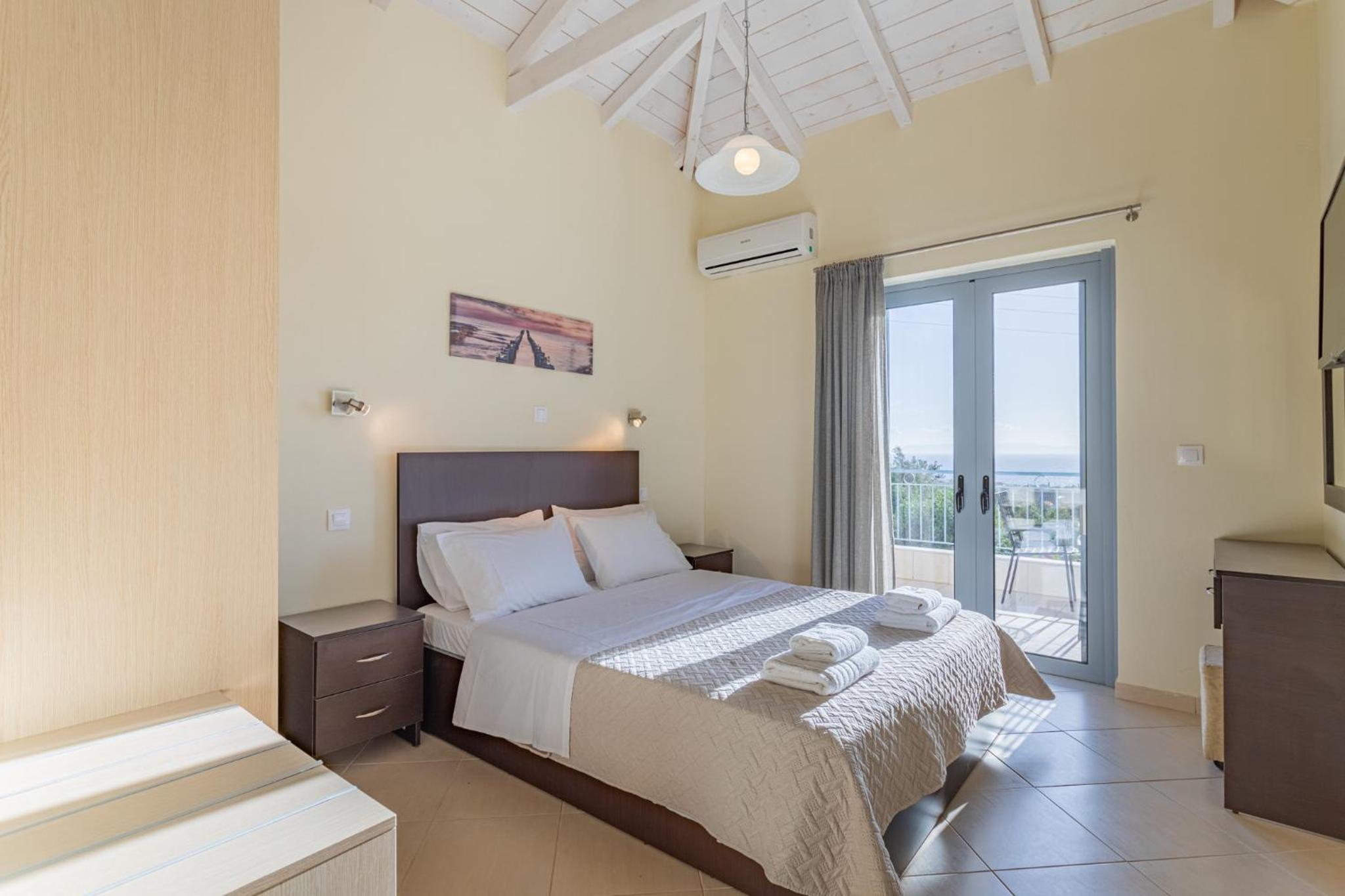 One-Bedroom Apartment with Balcony and Sea View - Photo 10