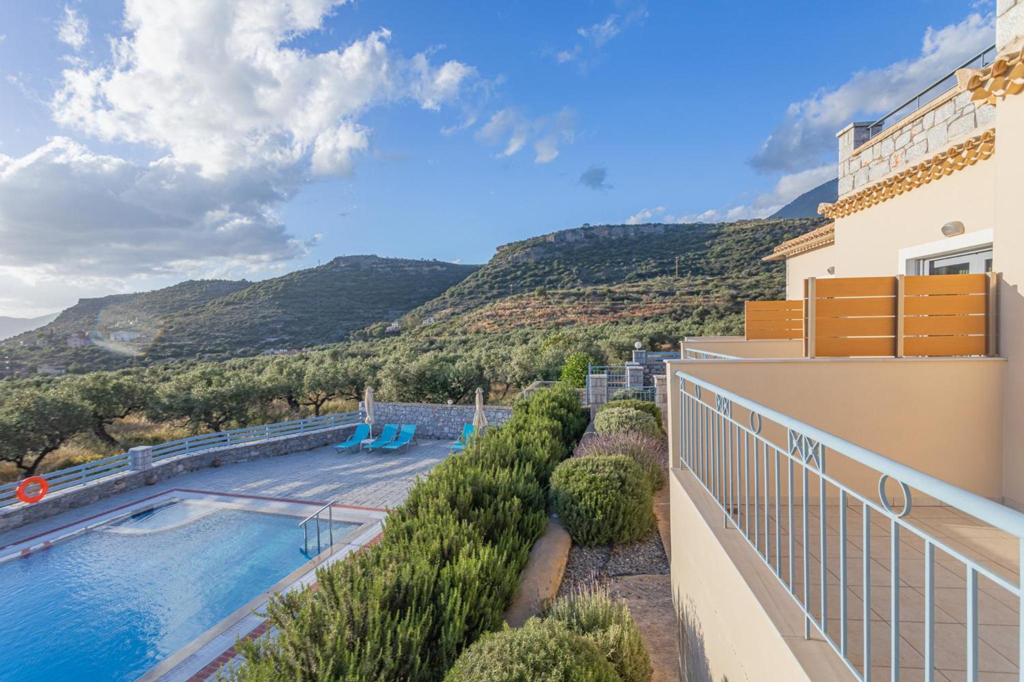 One-Bedroom Apartment with Balcony and Sea View - Photo 8