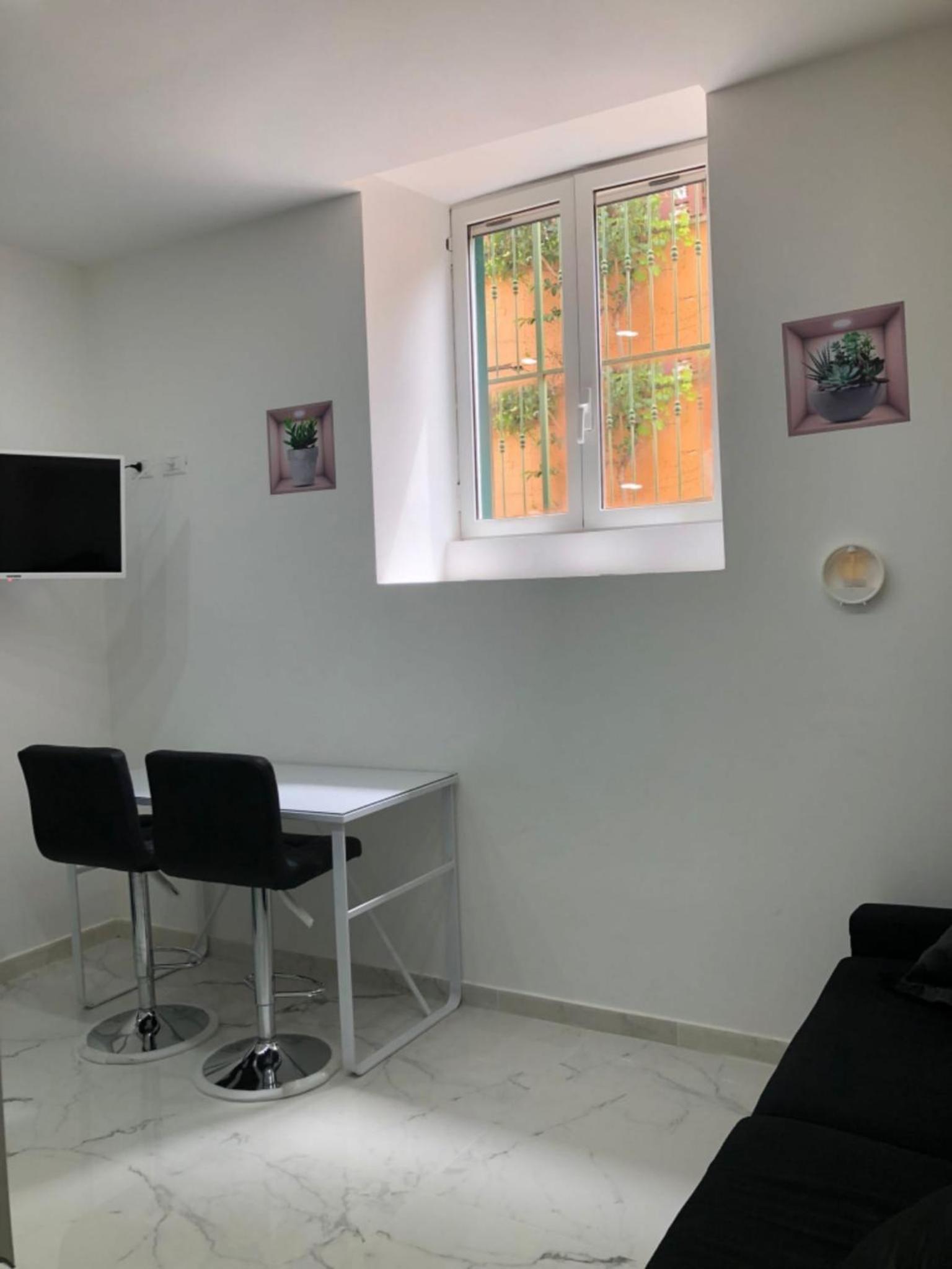 One-Bedroom Deluxe Apartment
