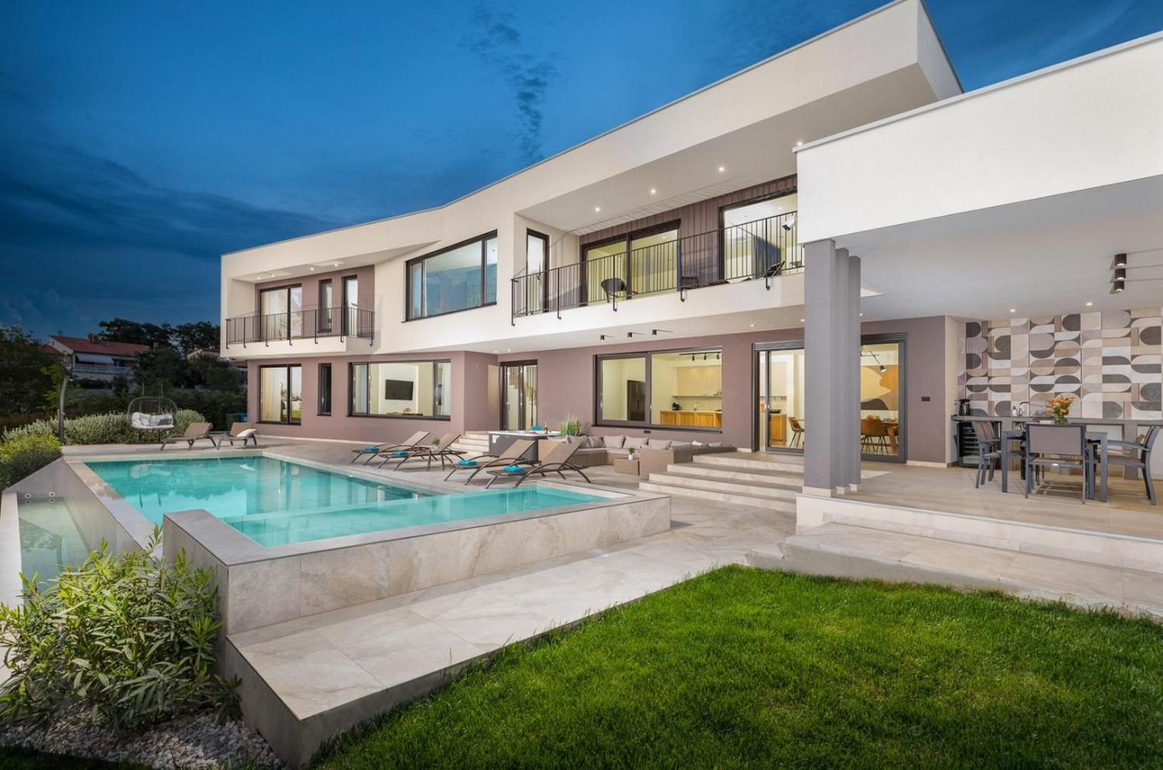 Villa photo 3
