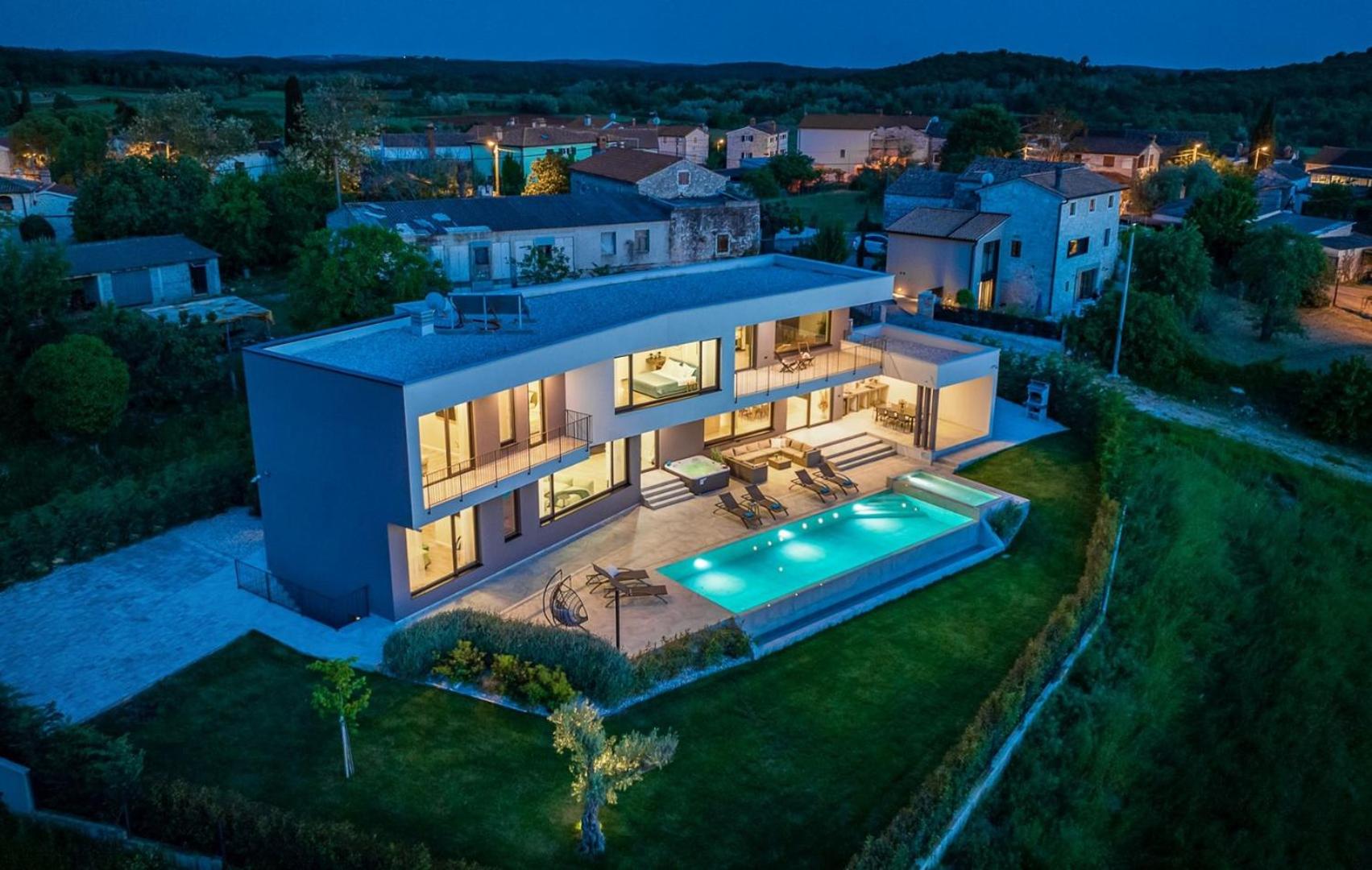 Villa photo 2