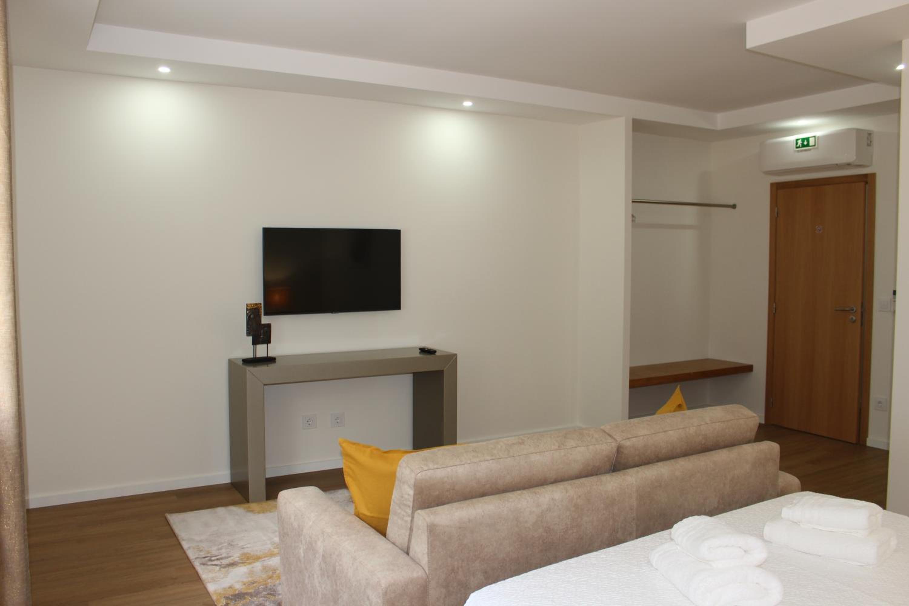 Queen Room photo 2