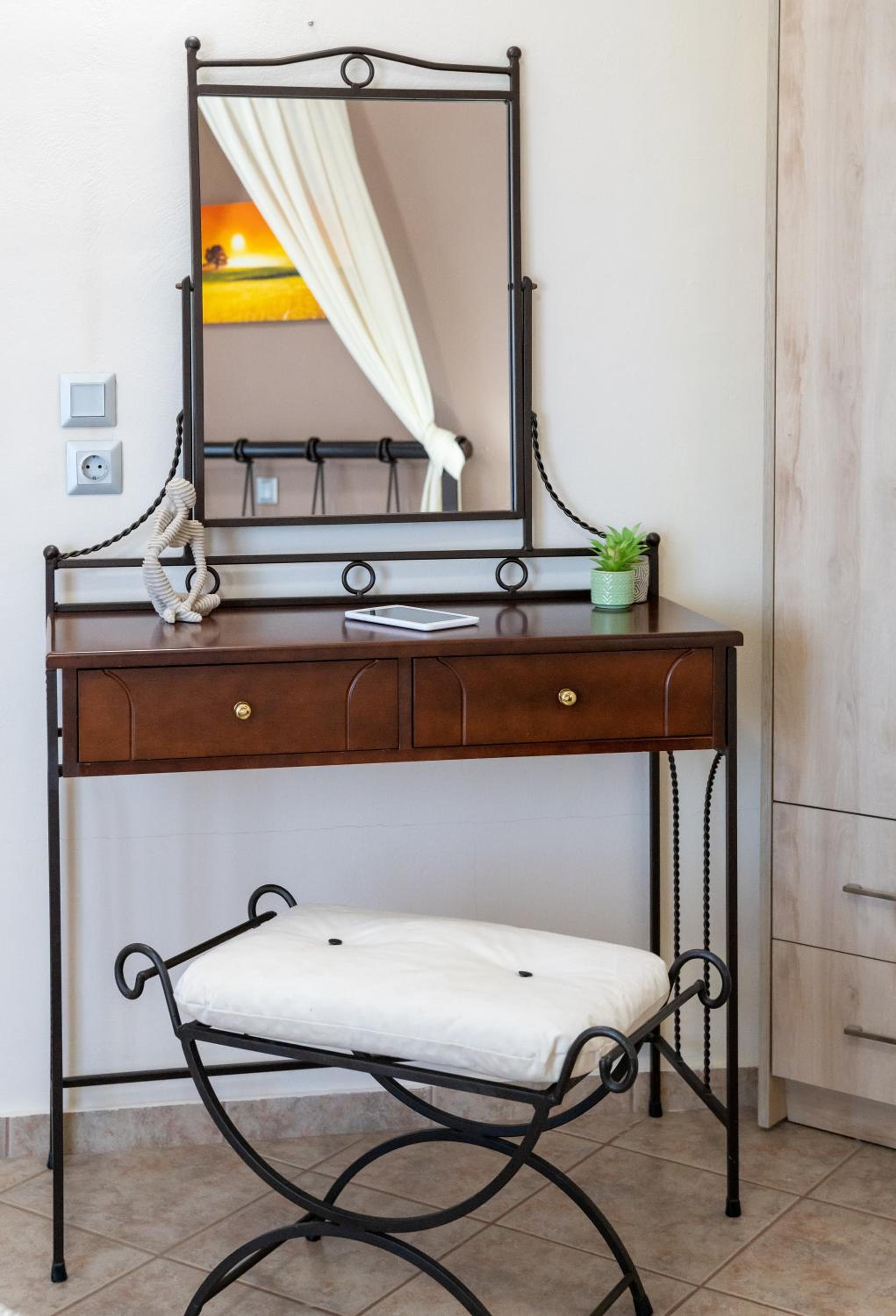 Two-Bedroom Villa - Split level (4-6 Adults)