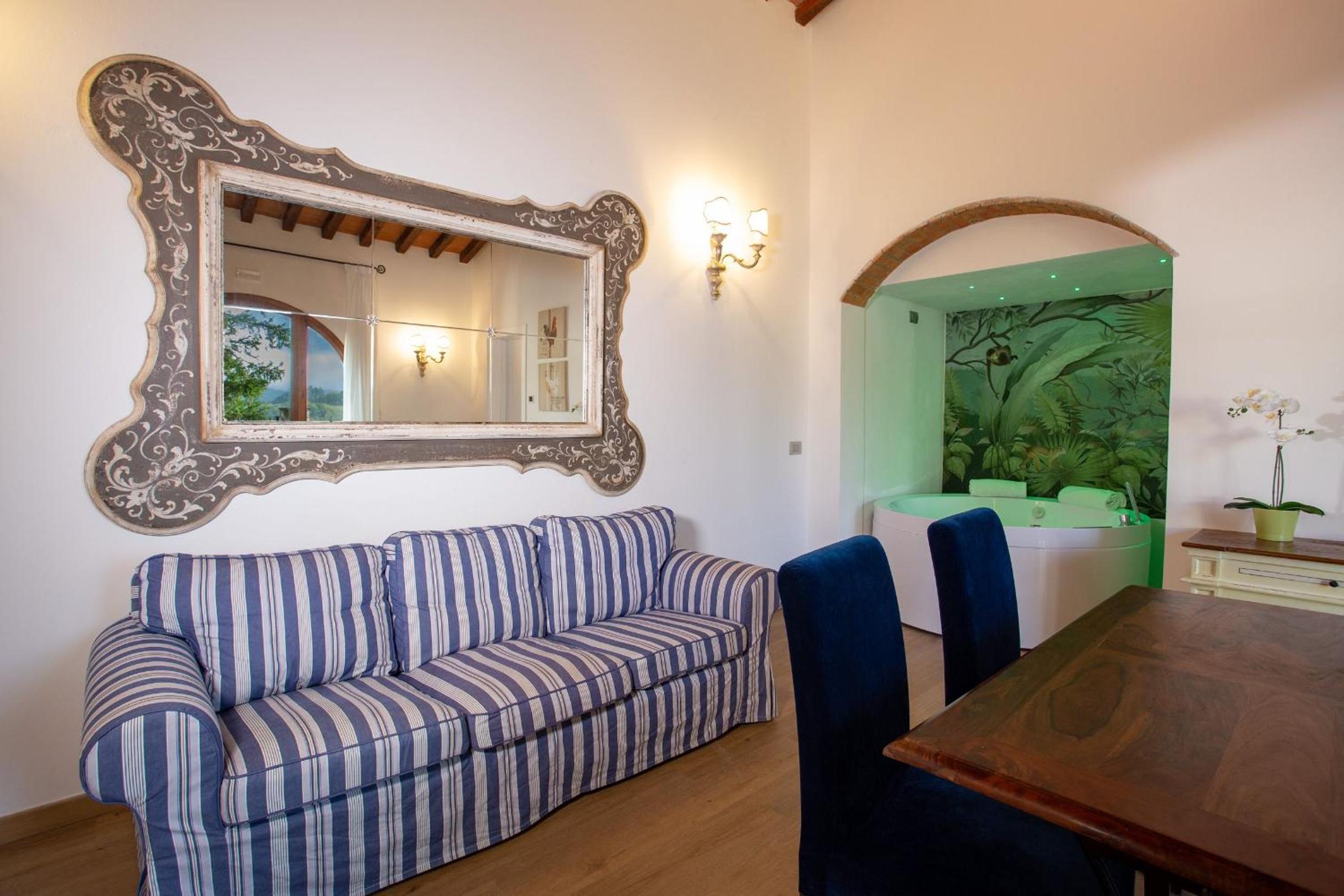 King Suite with Spa Bath - Photo 3