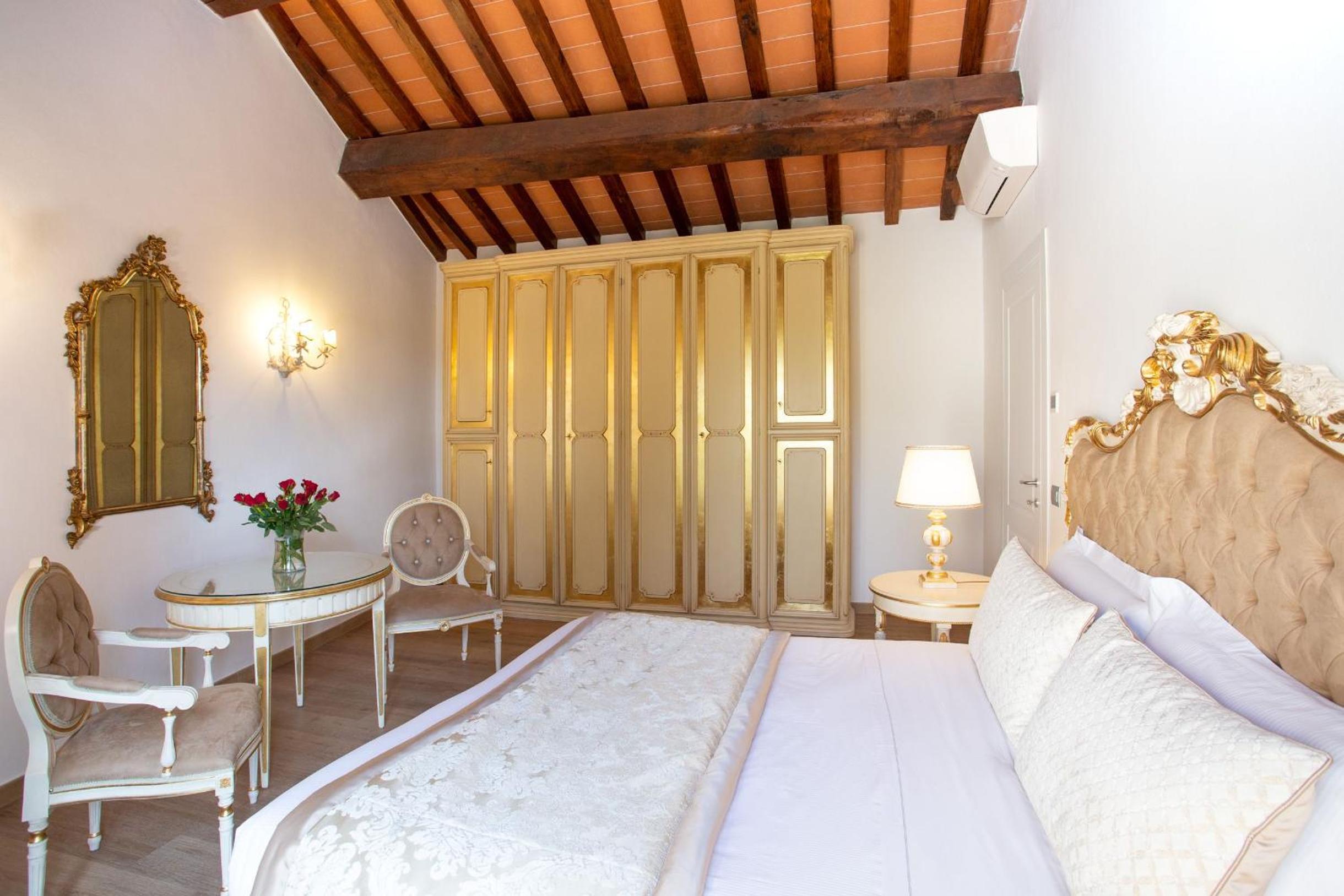 King Suite with Spa Bath - Photo 6