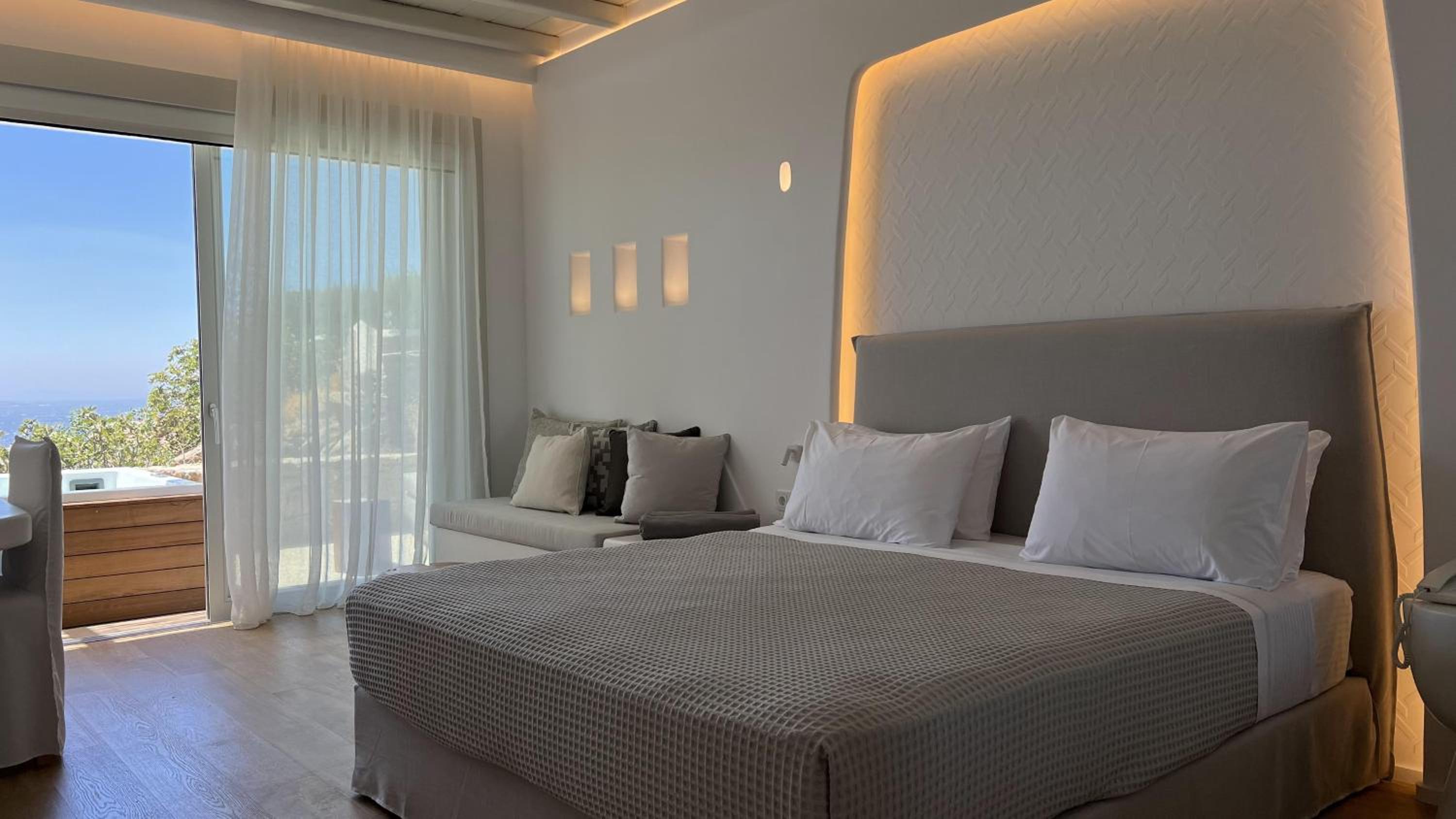 Deluxe King Suite with Hot Tub