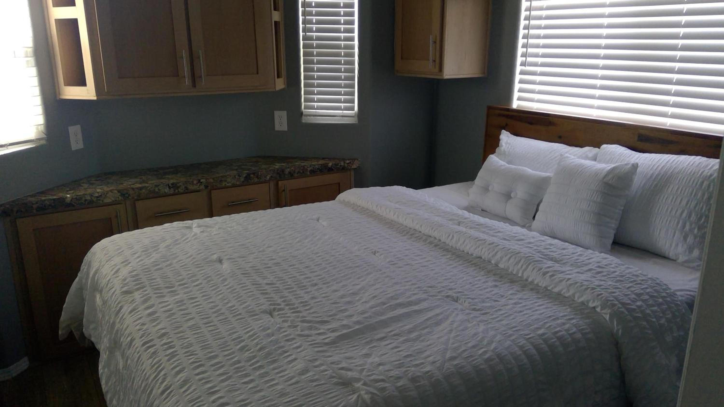 One-Bedroom House photo 1