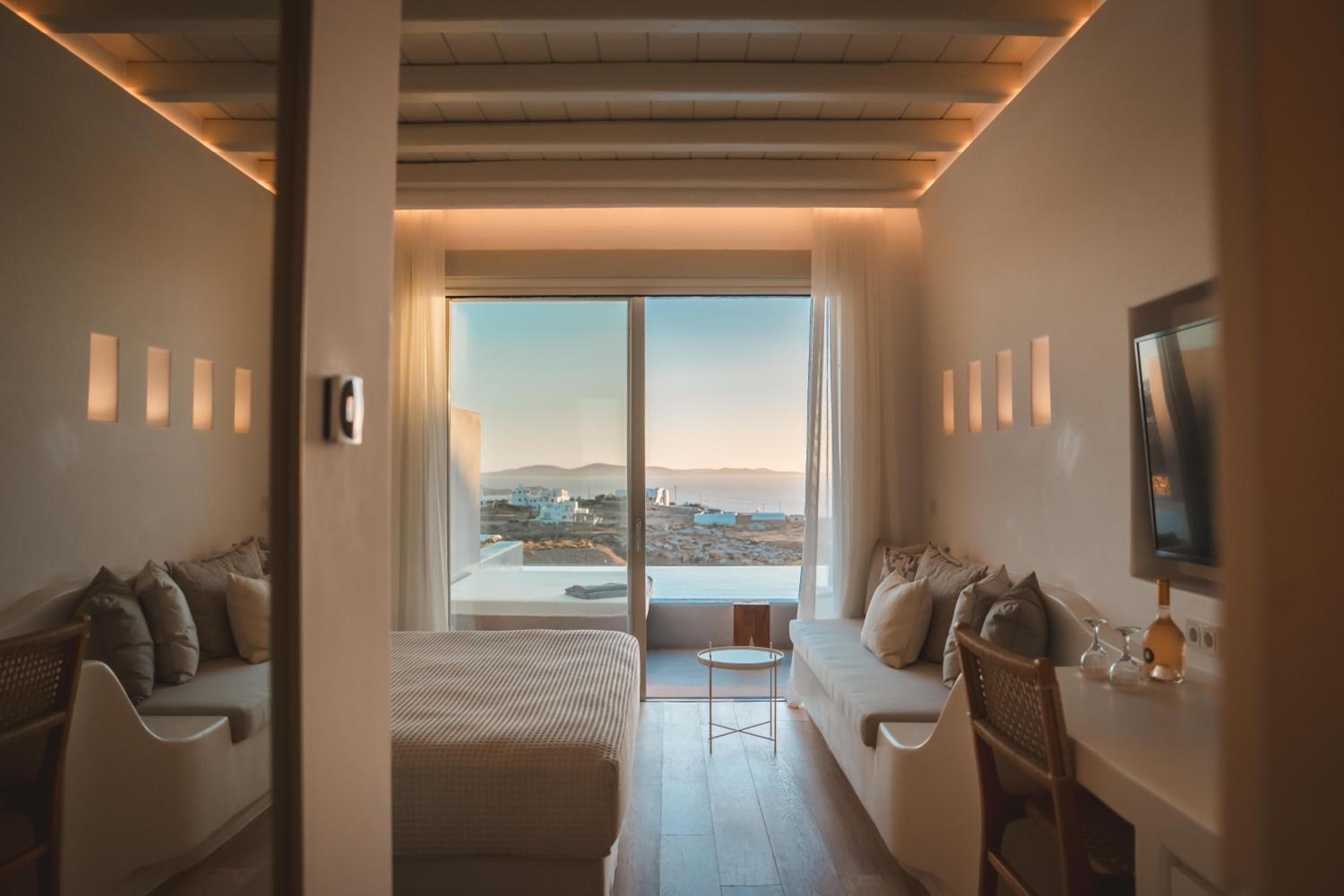 Junior Suite with Private Heated Pool - Photo 2
