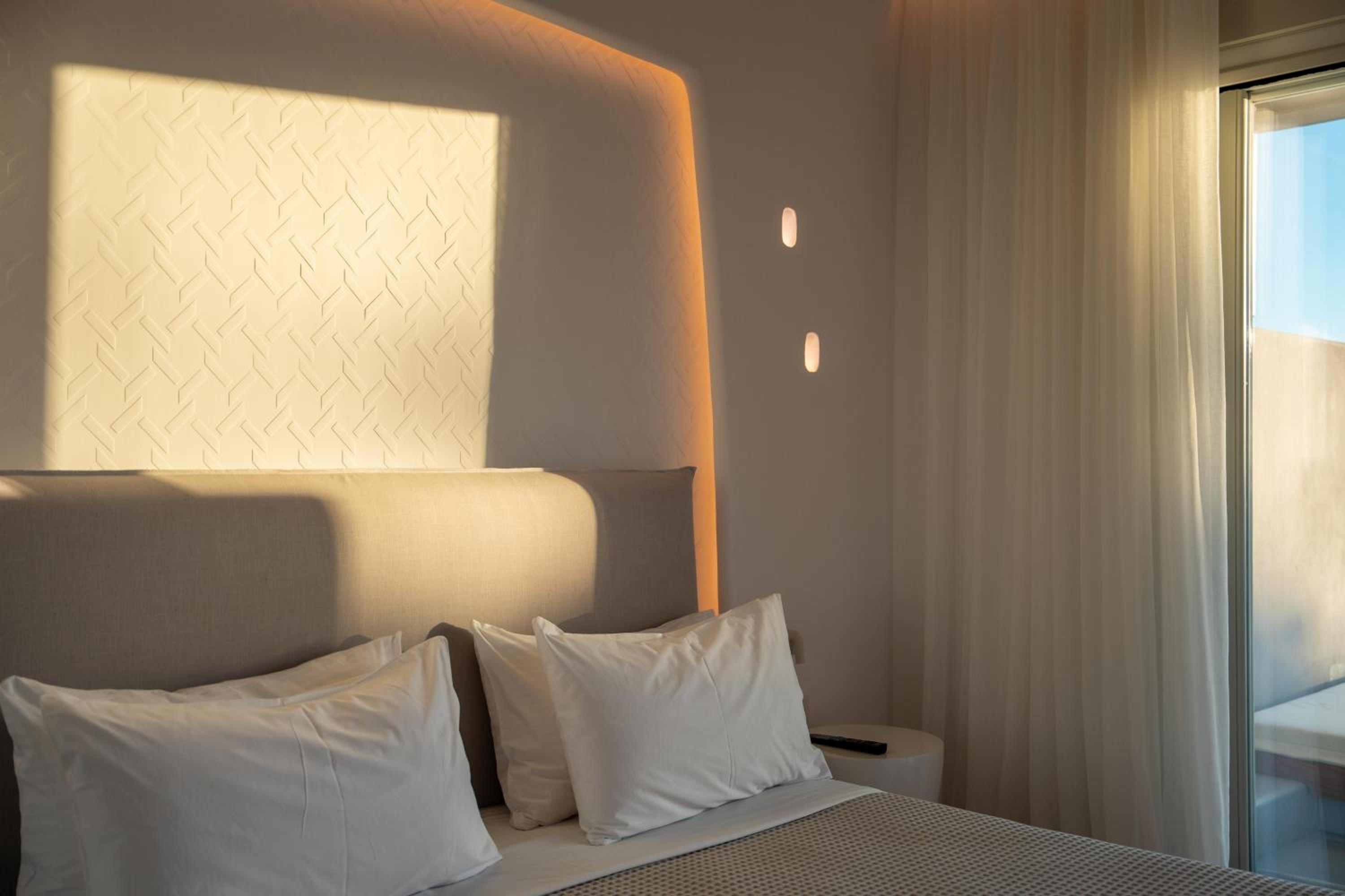 Junior Suite with Private Heated Pool - Photo 10