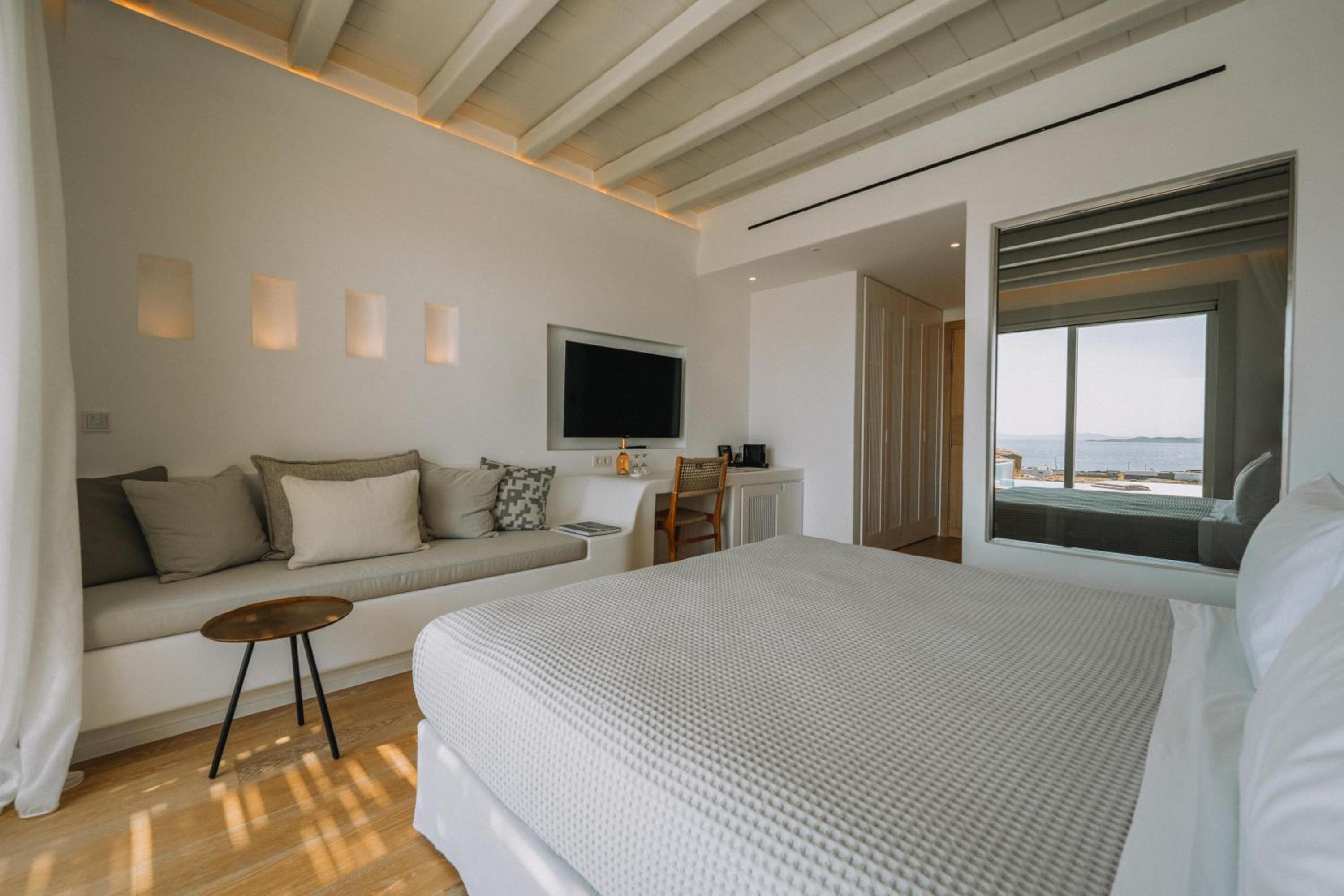 Junior Suite with Private Heated Pool - Photo 7