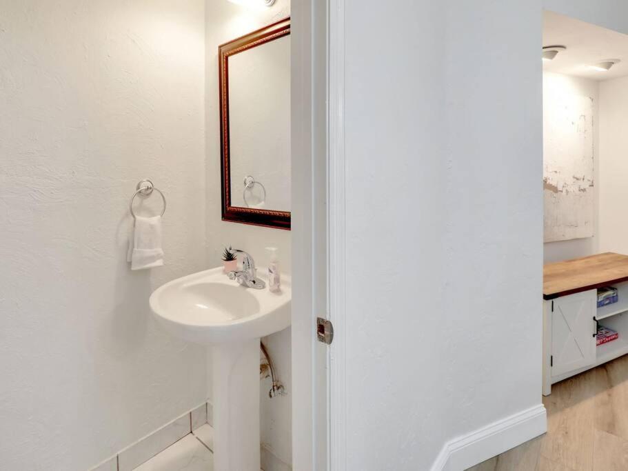 Four-Bedroom House photo 3