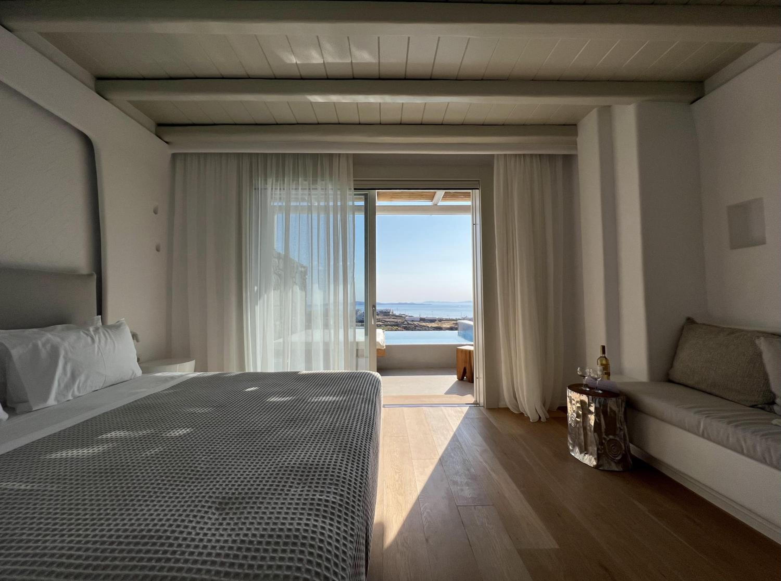Junior Suite with Private Heated Pool - Photo 15