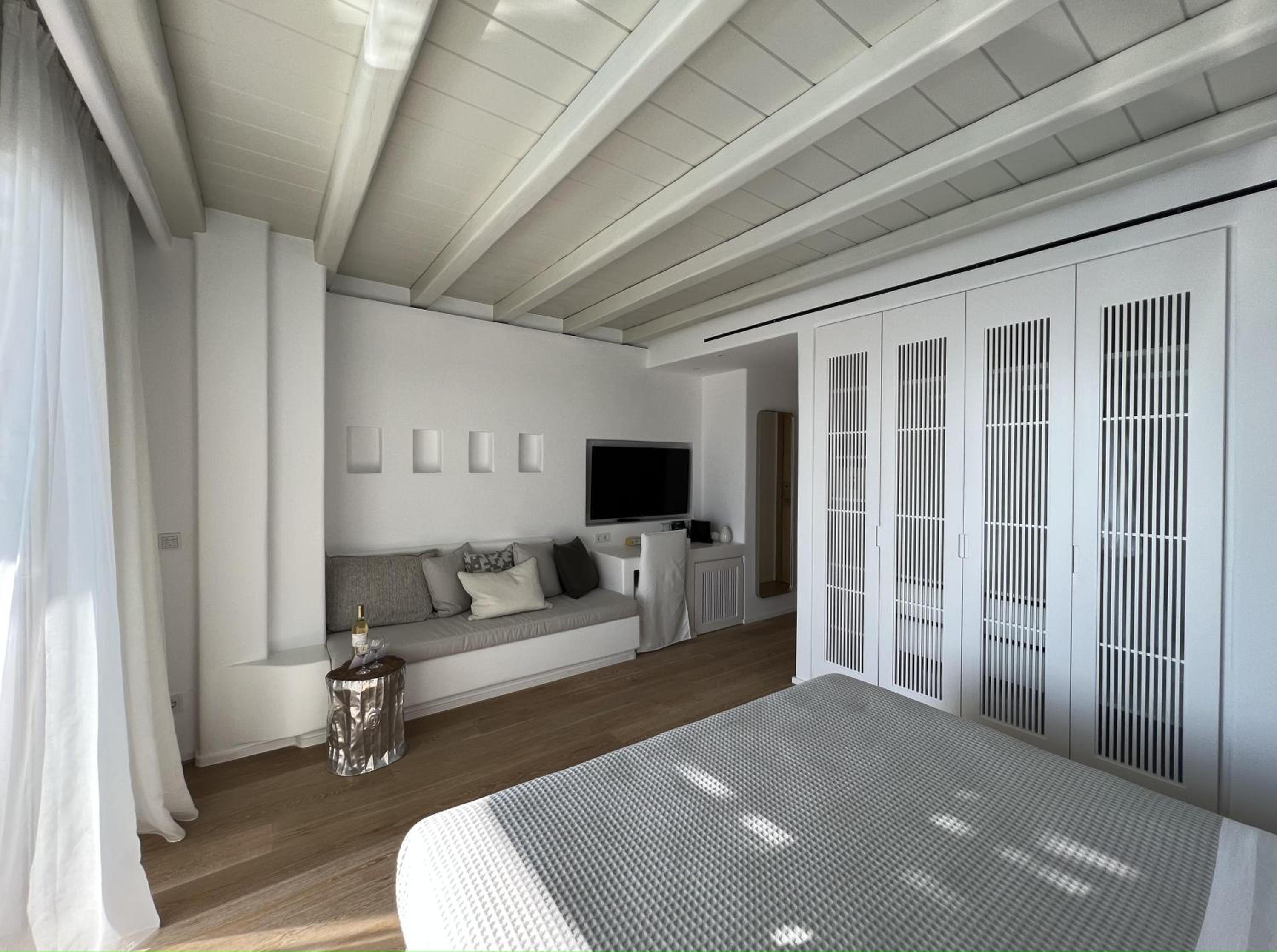 Junior Suite with Private Heated Pool - Photo 16