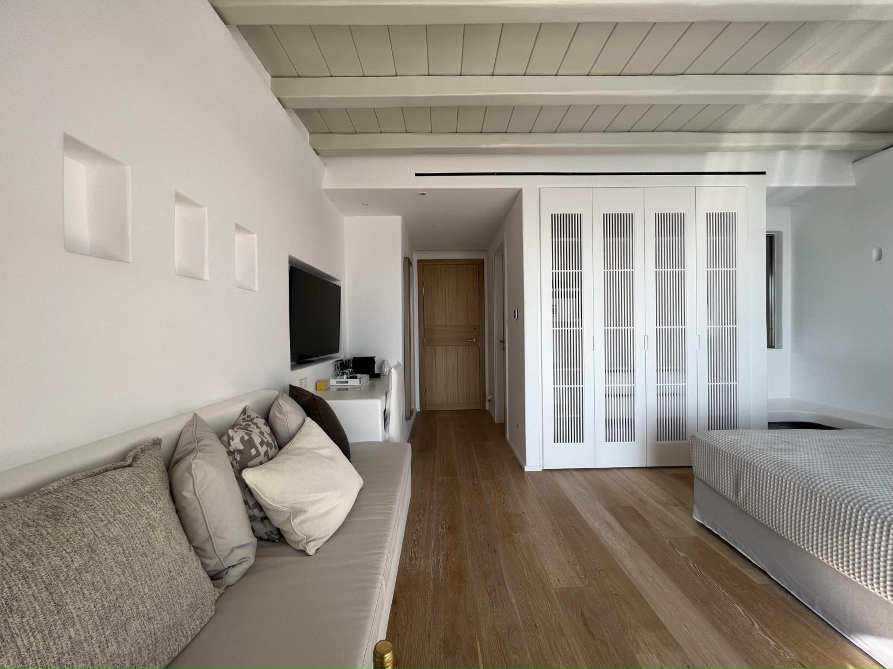 Junior Suite with Private Heated Pool - Photo 17