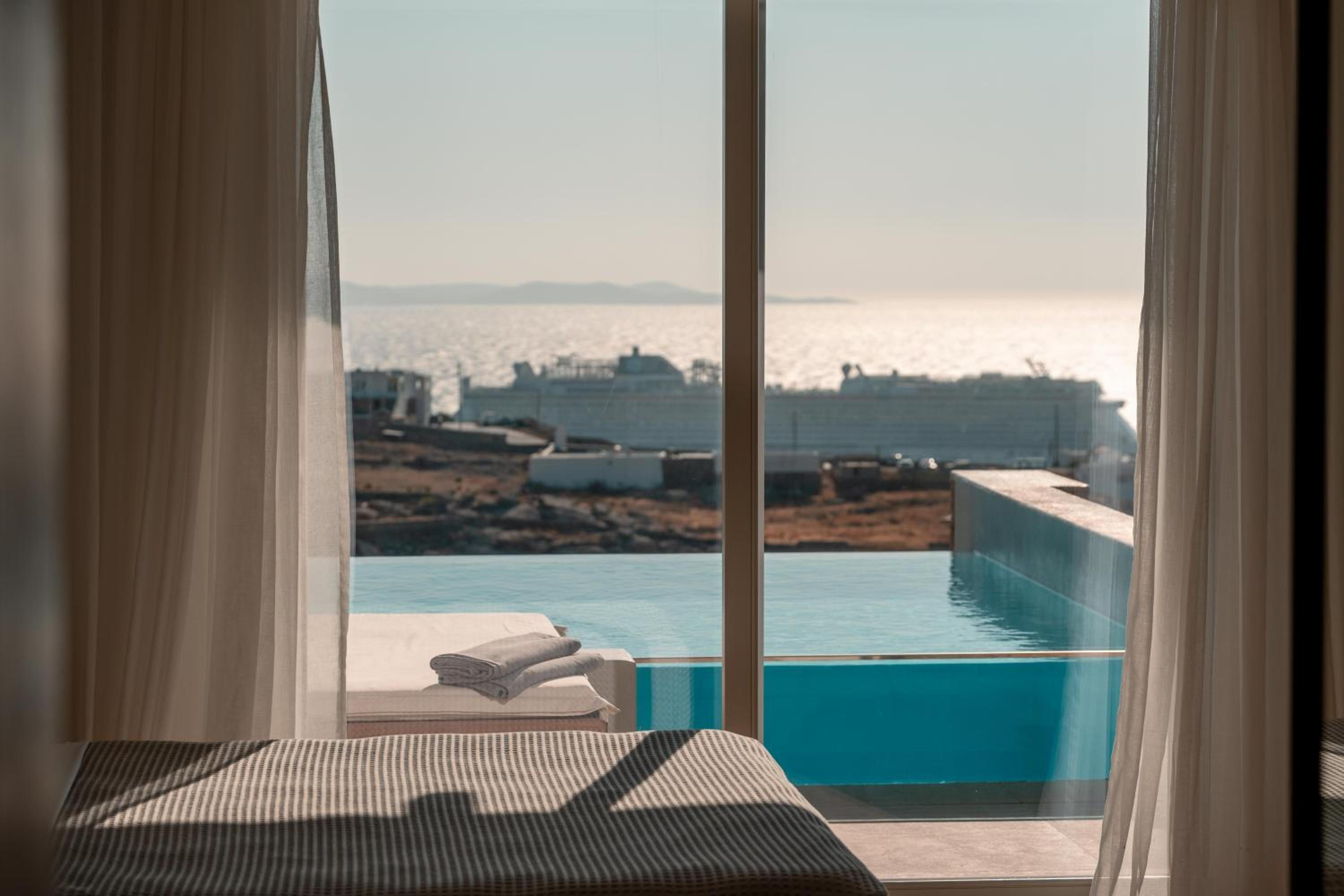 Premium Suite with Private Heated Pool photo 2