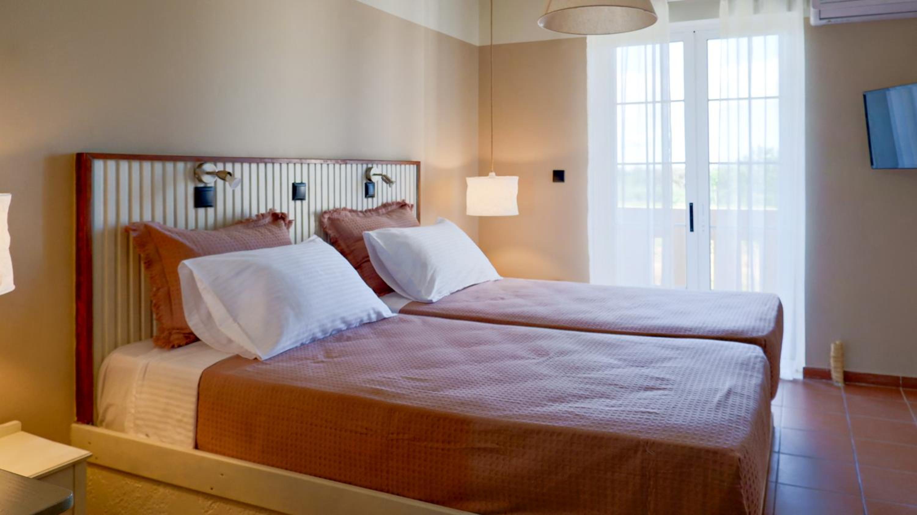 Twin Room with Extra Bed photo 3