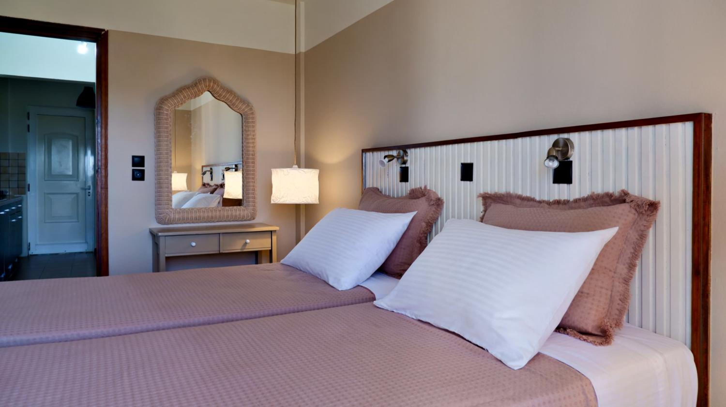 Twin Room with Extra Bed photo 2