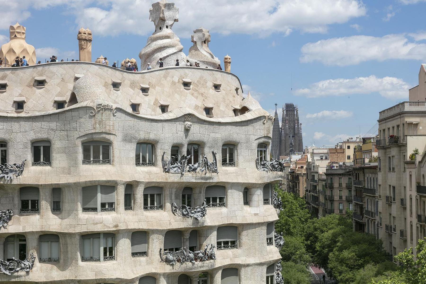 Three-Bedroom Apartment with View photo 2