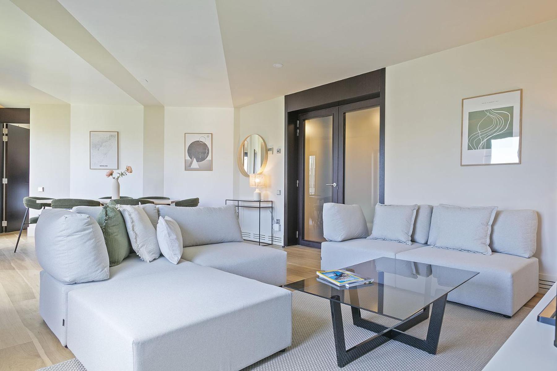 Three-Bedroom Apartment with View photo 3