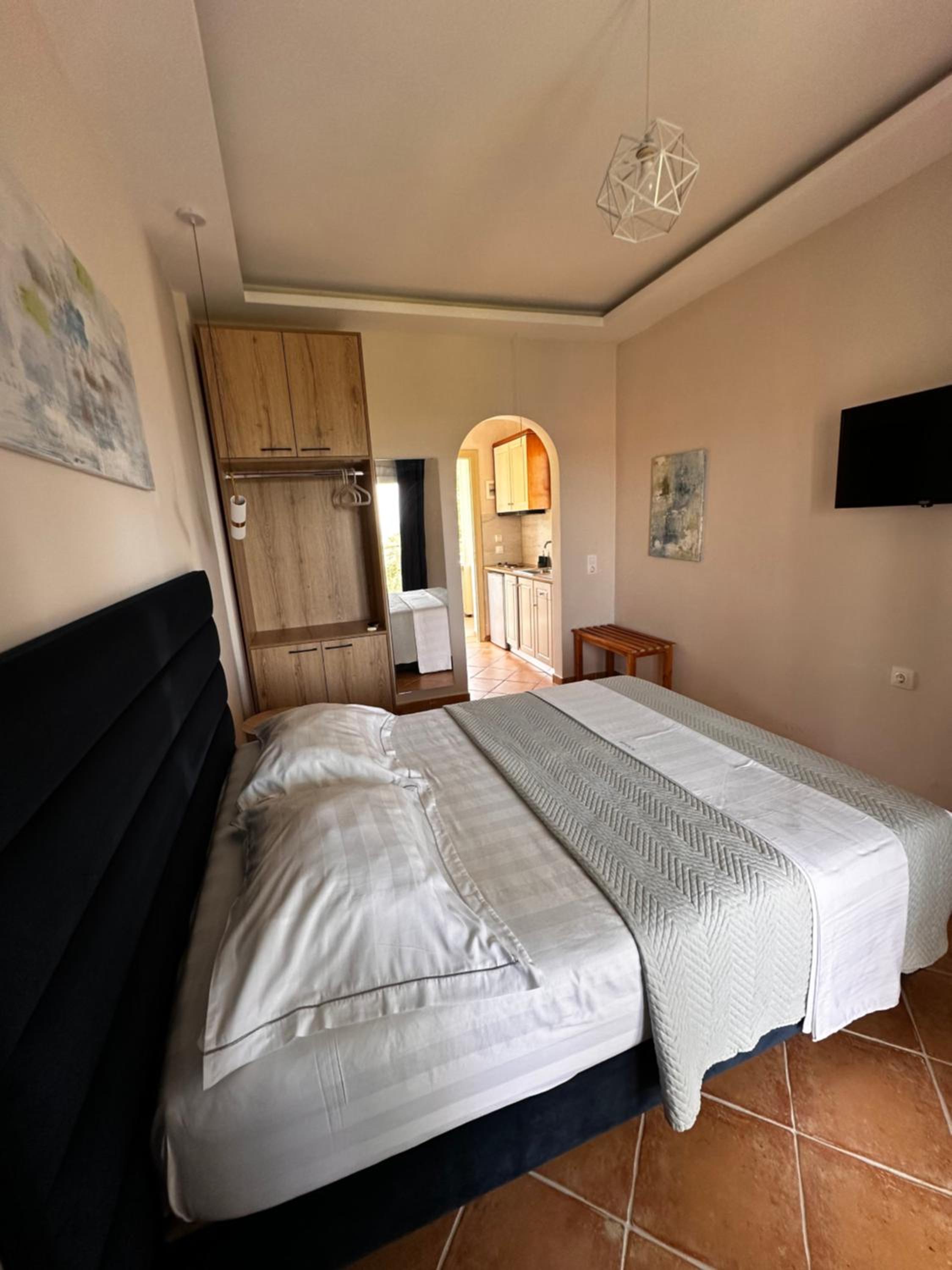 Studio Apartment - Photo 4